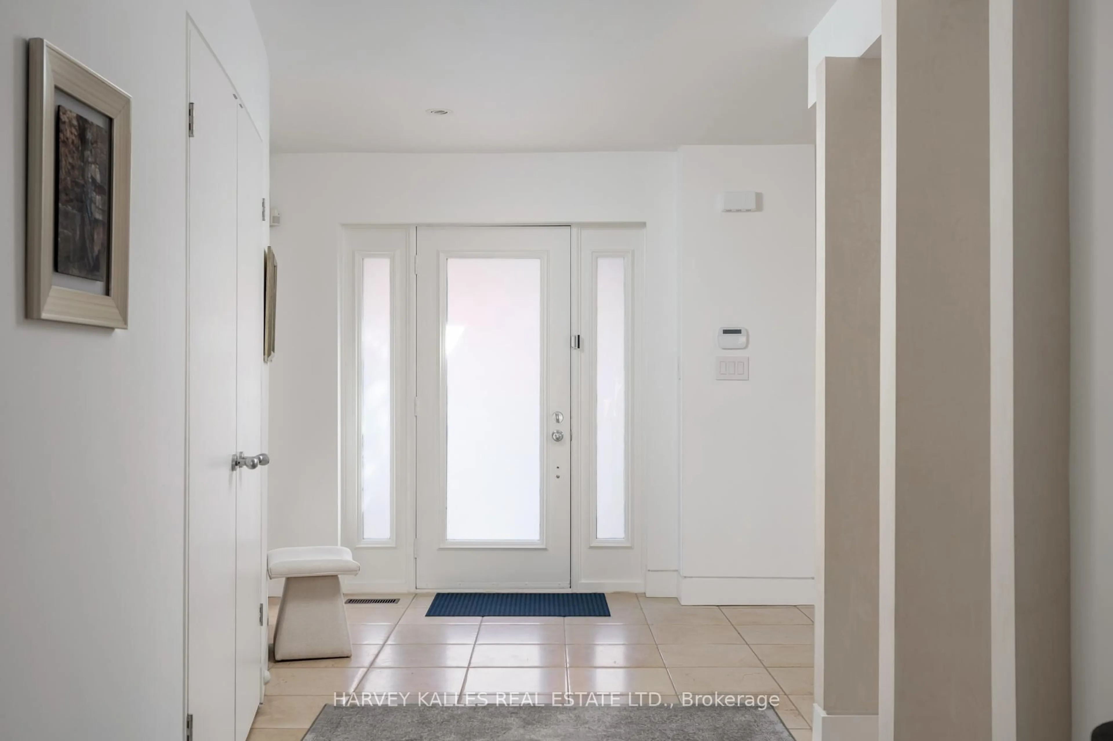 Indoor entryway for 16 Coldstream Ave, Toronto Ontario M5N 1X6
