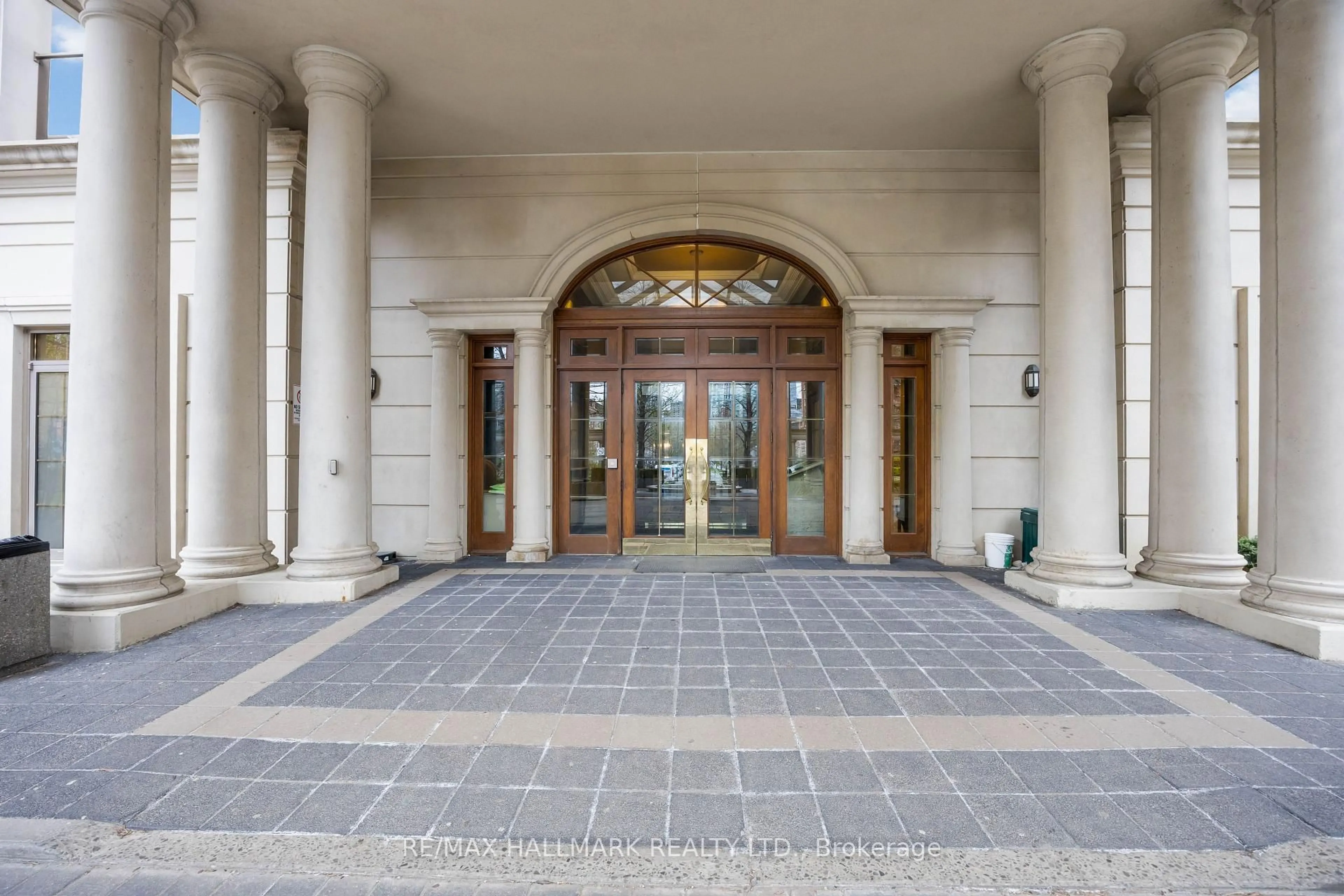 Indoor foyer for 80 Harrison Garden Blvd #1821, Toronto Ontario M2N 7E3