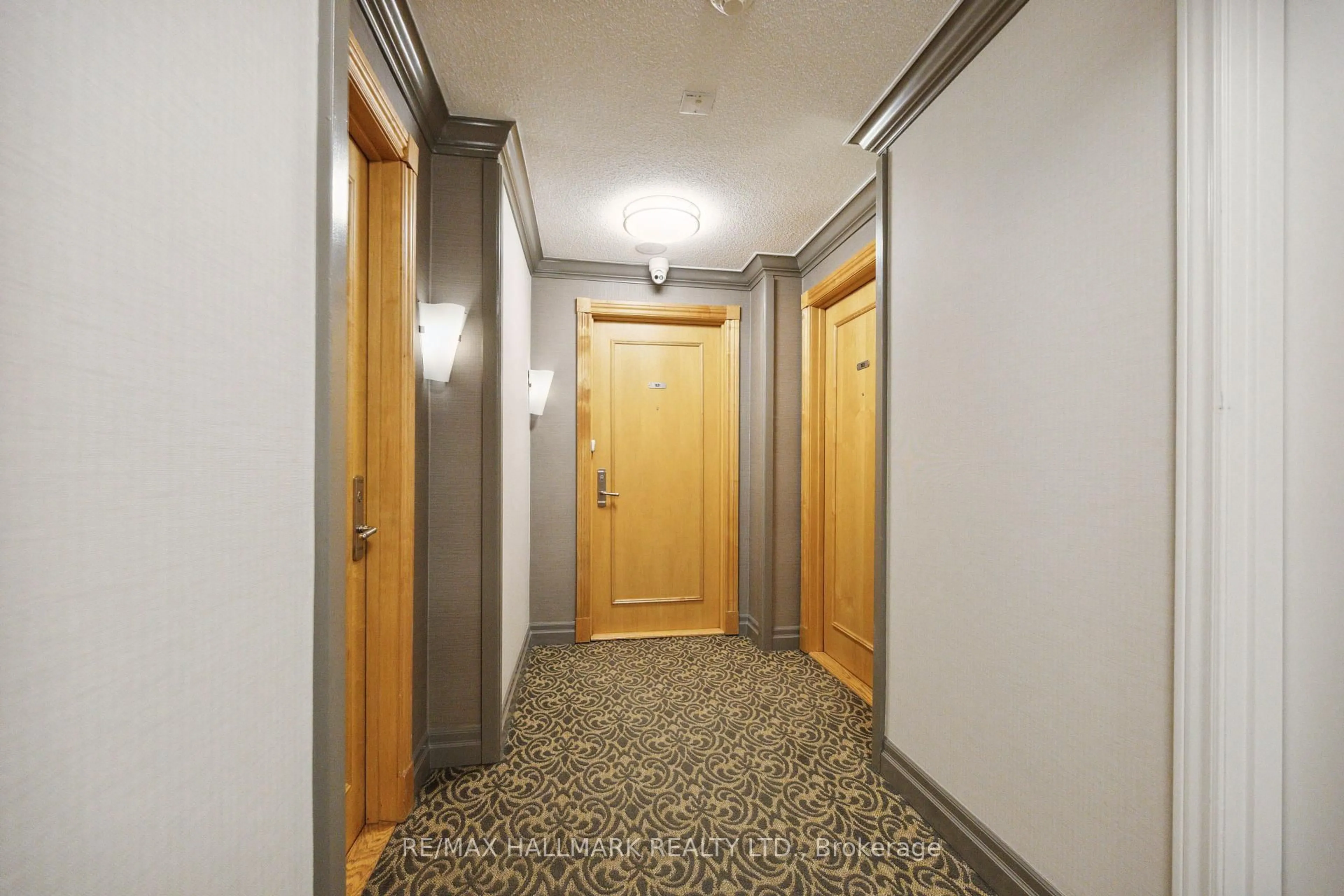 Indoor foyer for 80 Harrison Garden Blvd #1821, Toronto Ontario M2N 7E3
