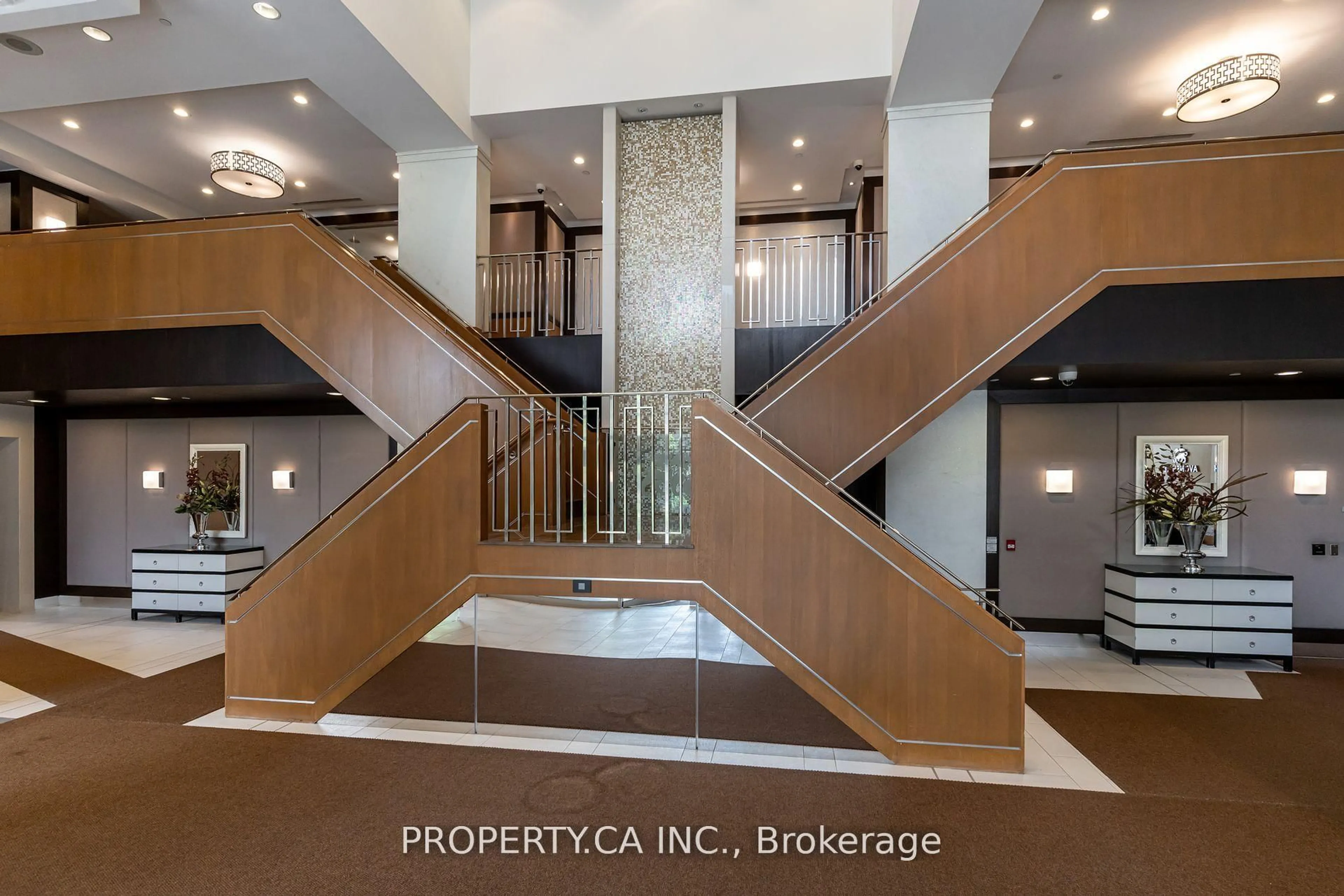 Indoor foyer for 100 Harrison Gdns #205, Toronto Ontario M2N 0C2