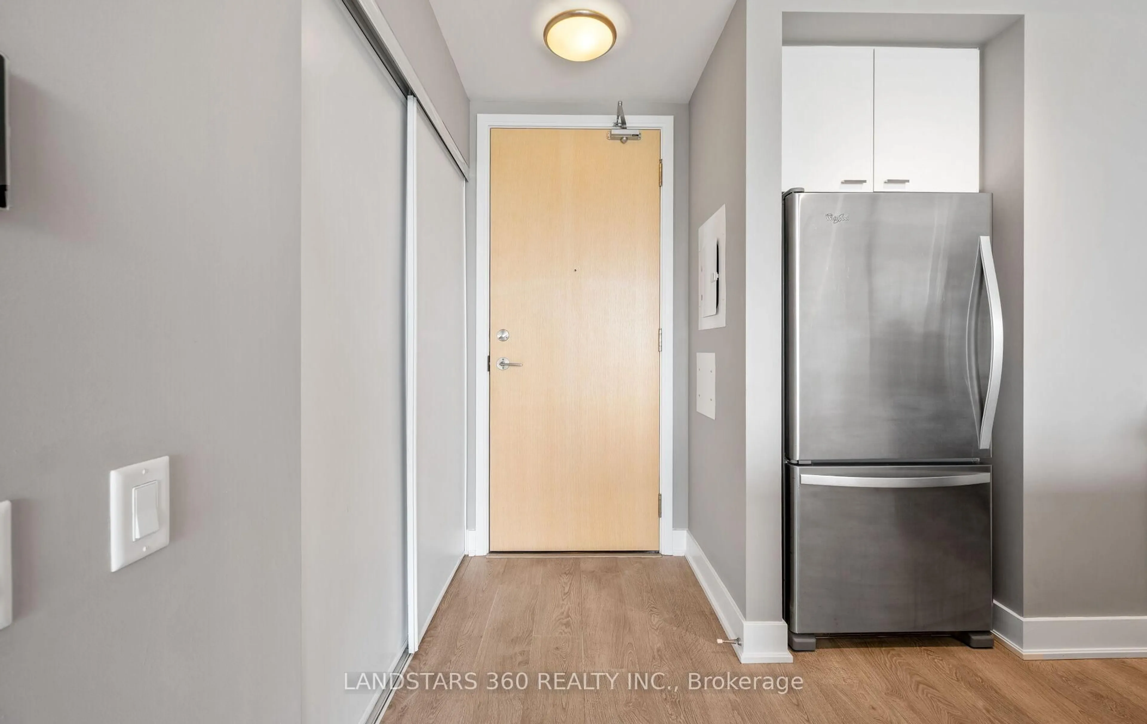 Indoor entryway for 30 Roehampton Ave #2204, Toronto Ontario M4P 0B9