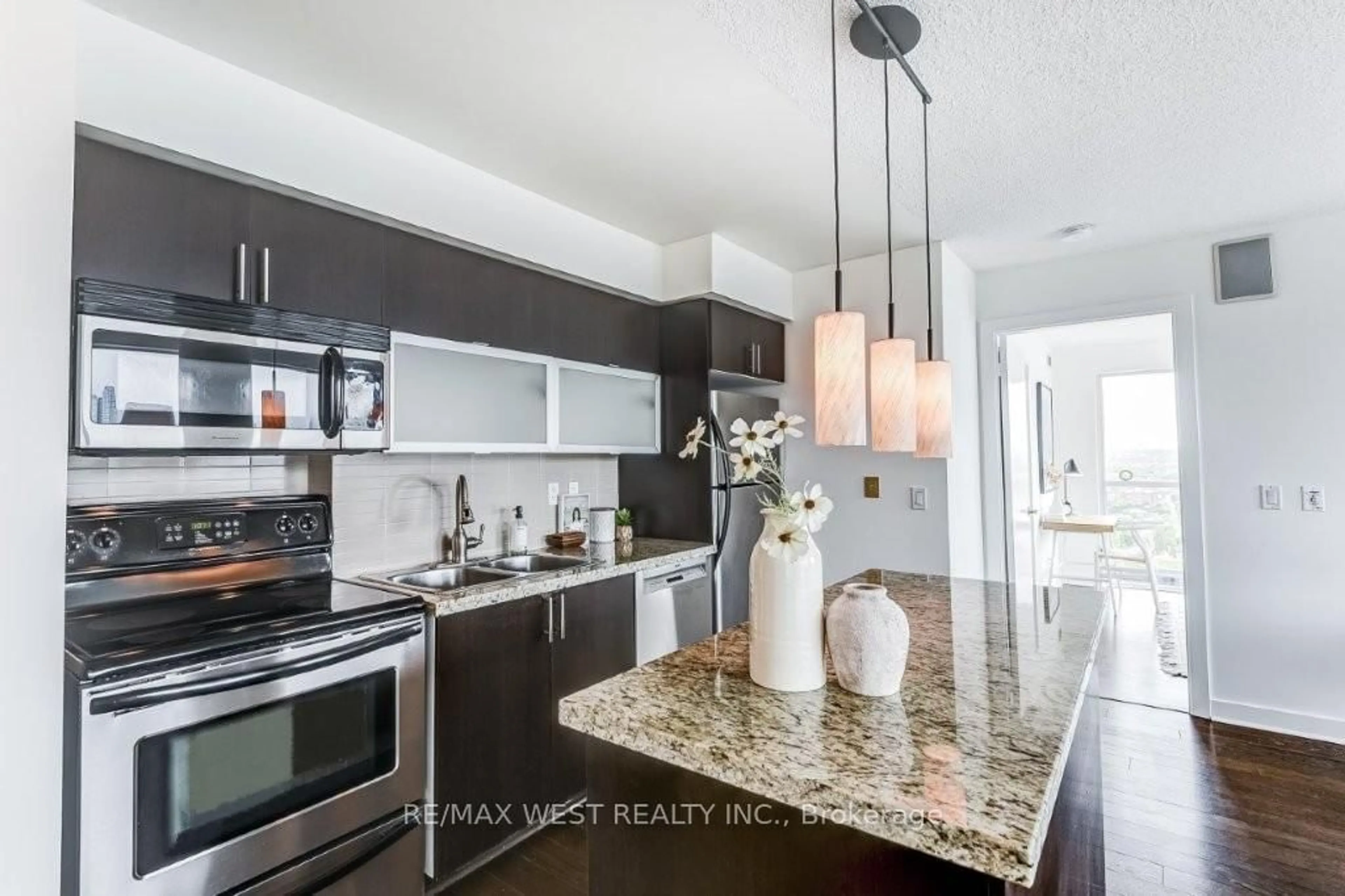 Contemporary kitchen, ceramic/tile floor for 80 Western Battery Rd #2206, Toronto Ontario M6K 3S1