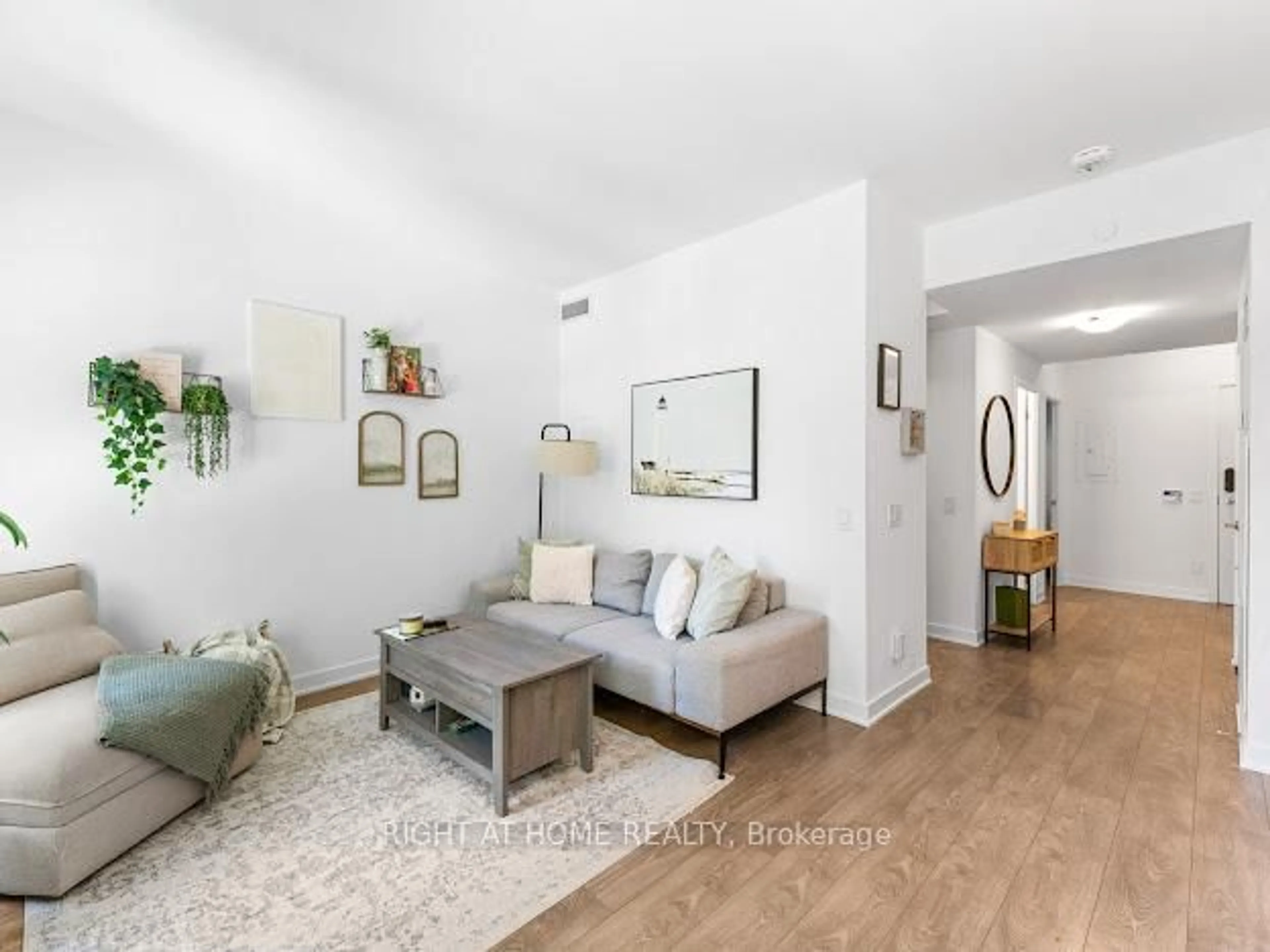 Living room with furniture, unknown for 543 Richmond St #334, Toronto Ontario M5V 1Y6