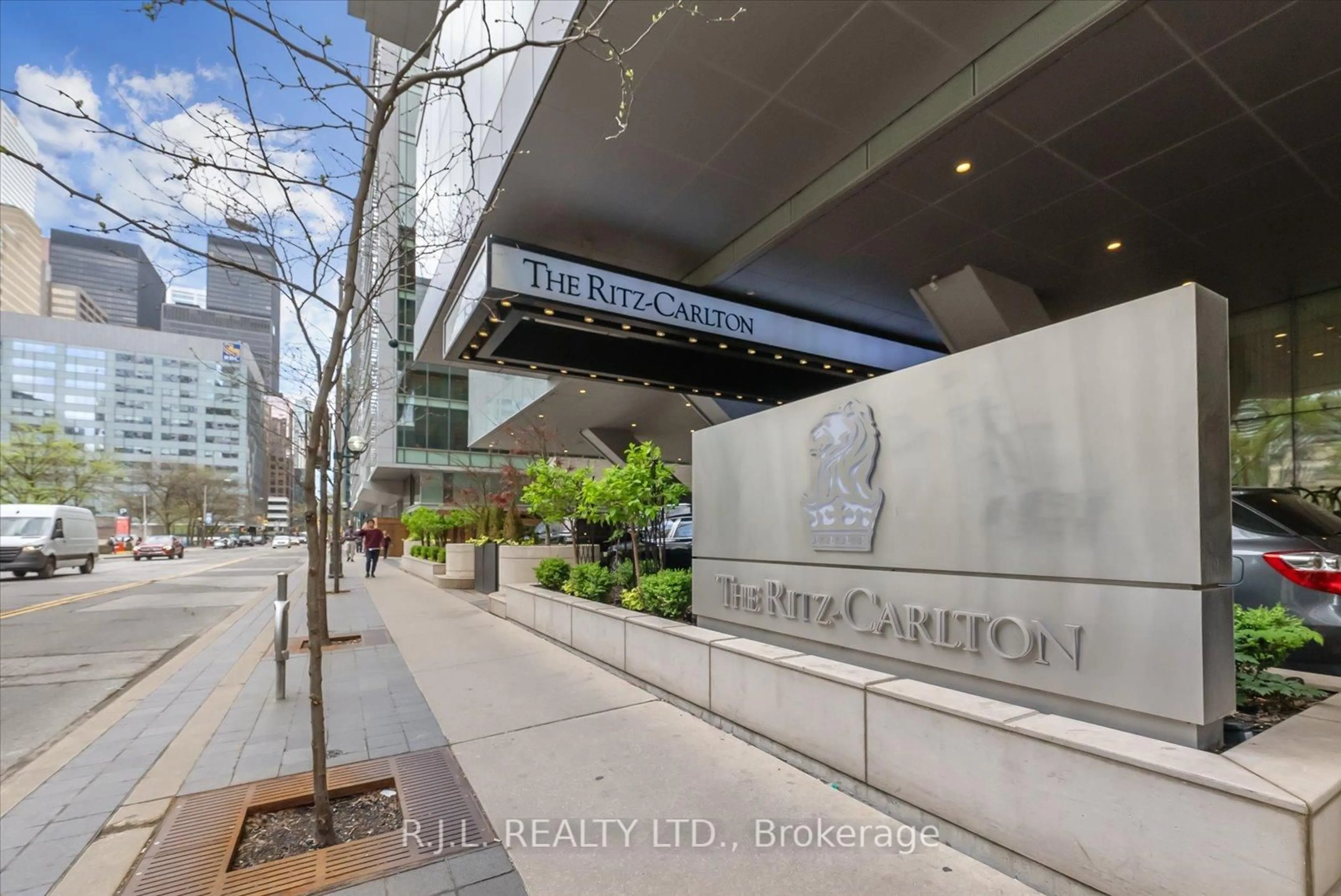 Indoor foyer for 183 Wellington St #2505, Toronto Ontario M5V 0A1