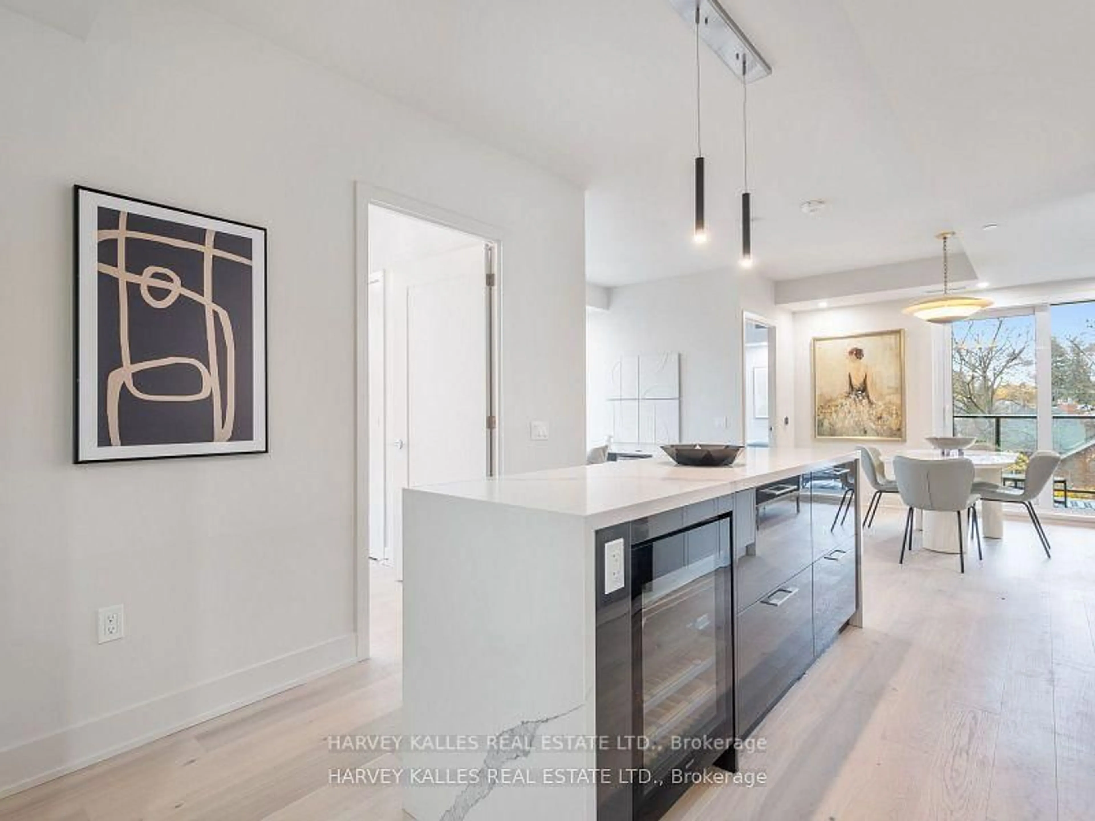 Contemporary kitchen, ceramic/tile floor for 8 Manor Rd #LPH4, Toronto Ontario M4S 2A5