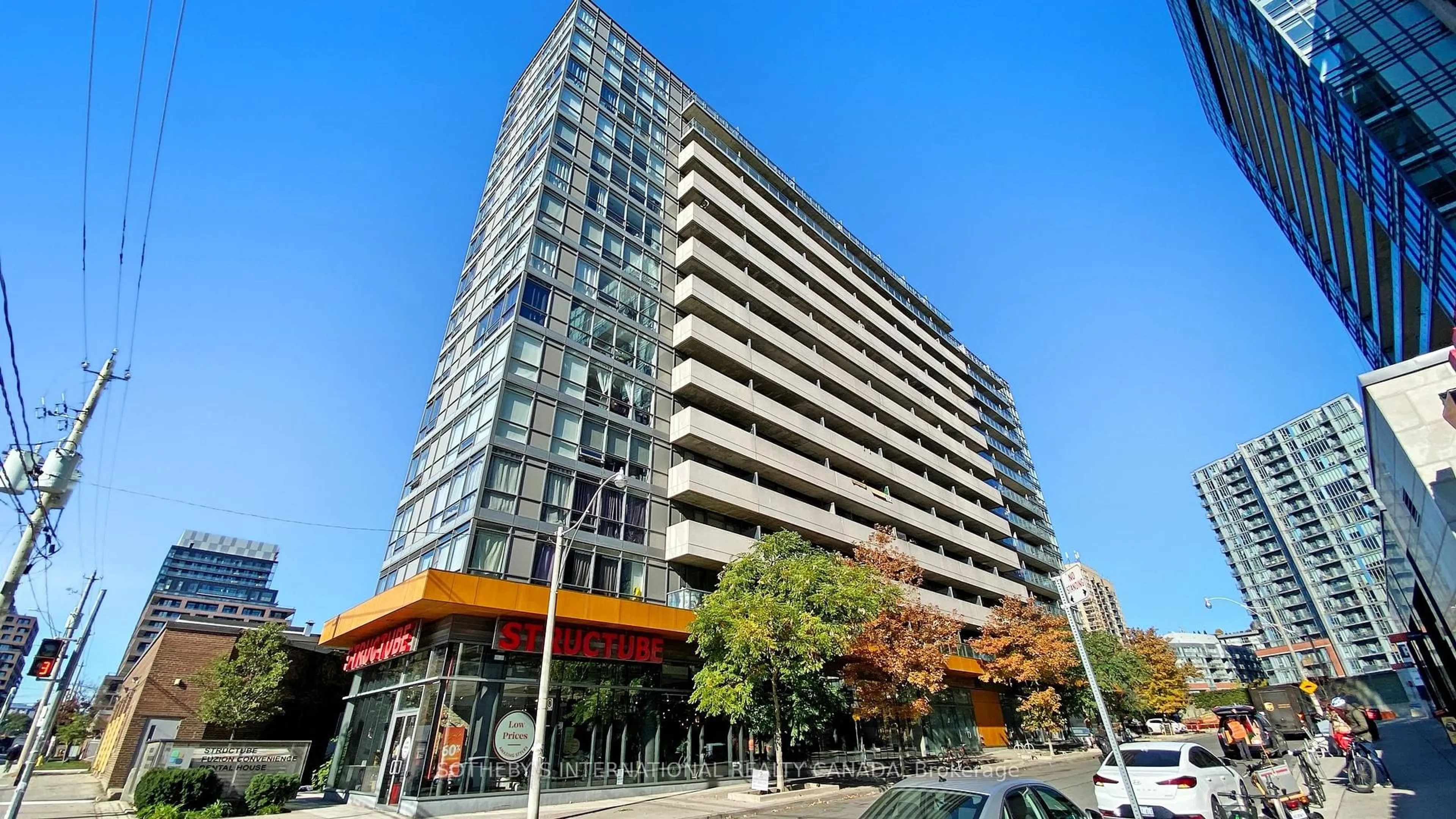Indoor foyer for 20 Joe Shuster Way #415, Toronto Ontario M6K 0A3