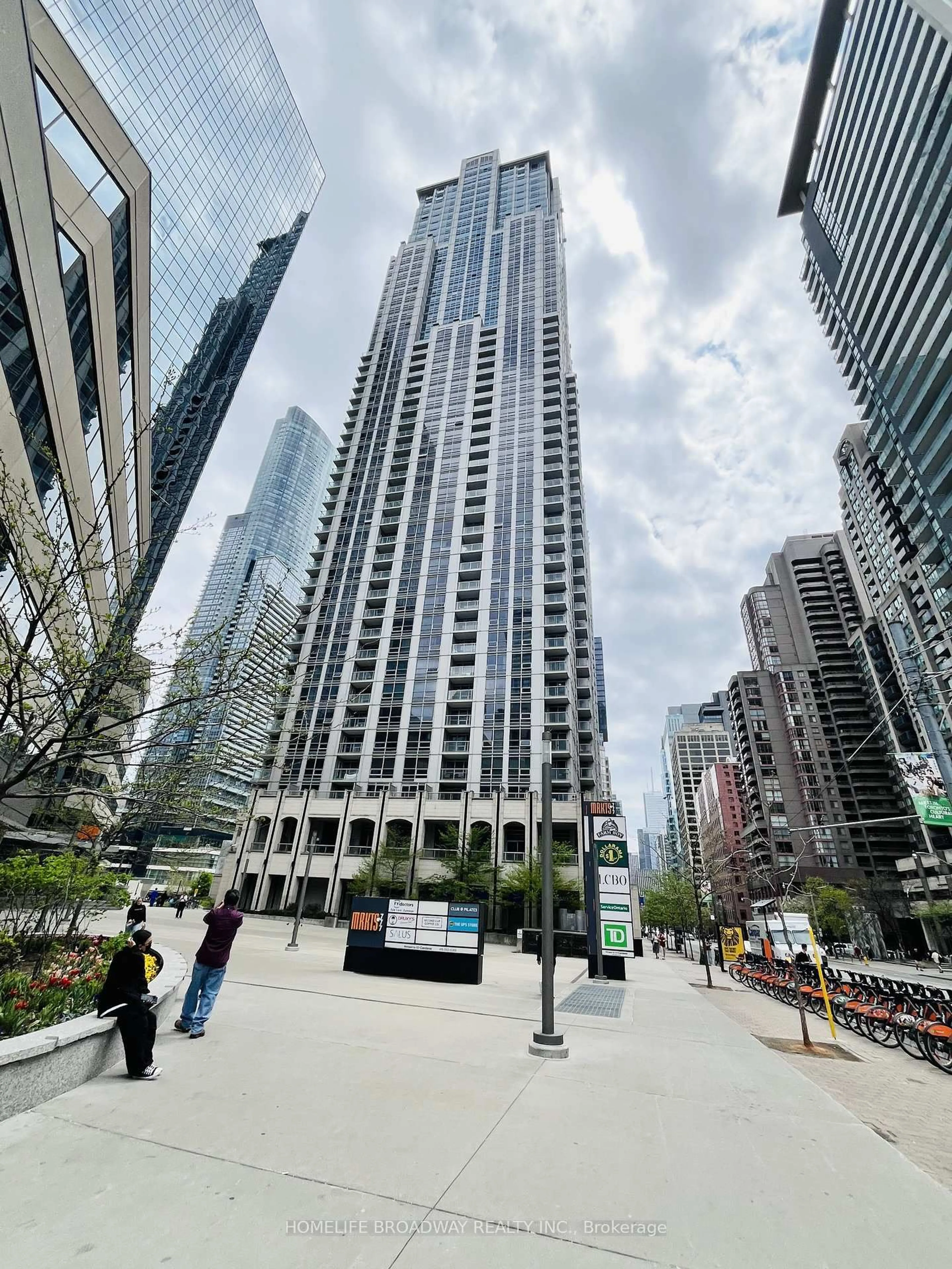 Unknown for 763 Bay St #215, Toronto Ontario M5G 2R3