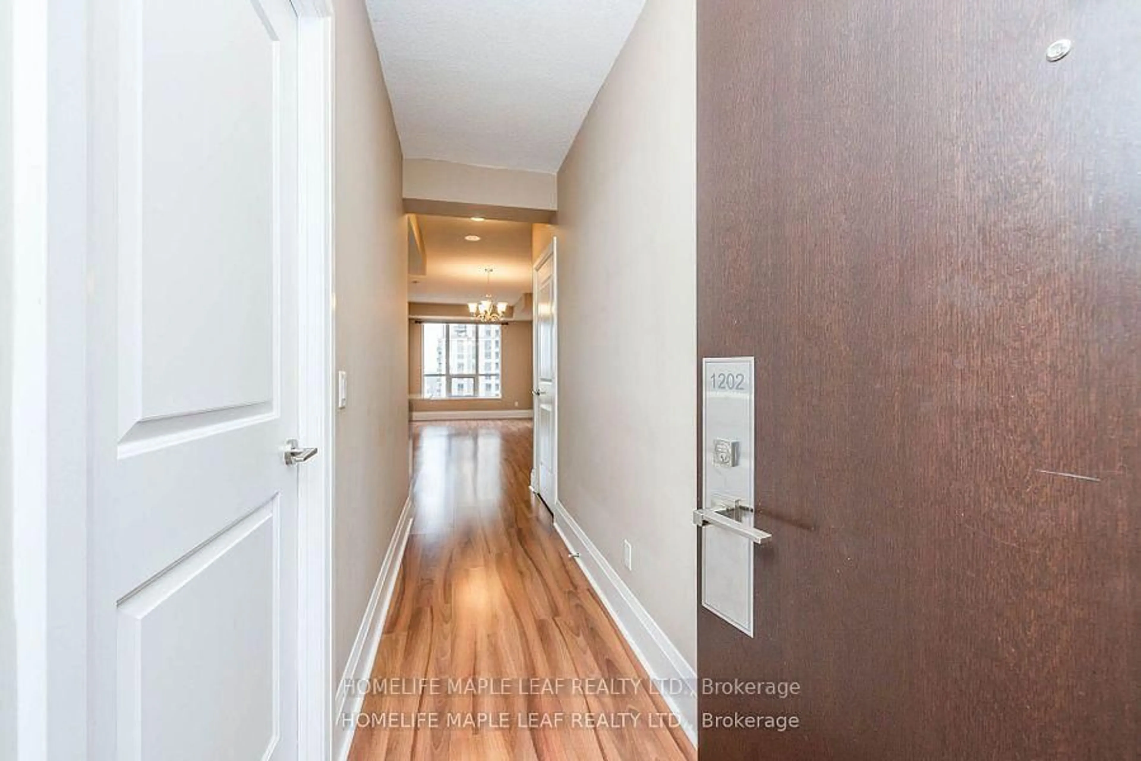 Indoor entryway for 100 Harrison Garden Blvd #1202, Toronto Ontario M2N 0C2