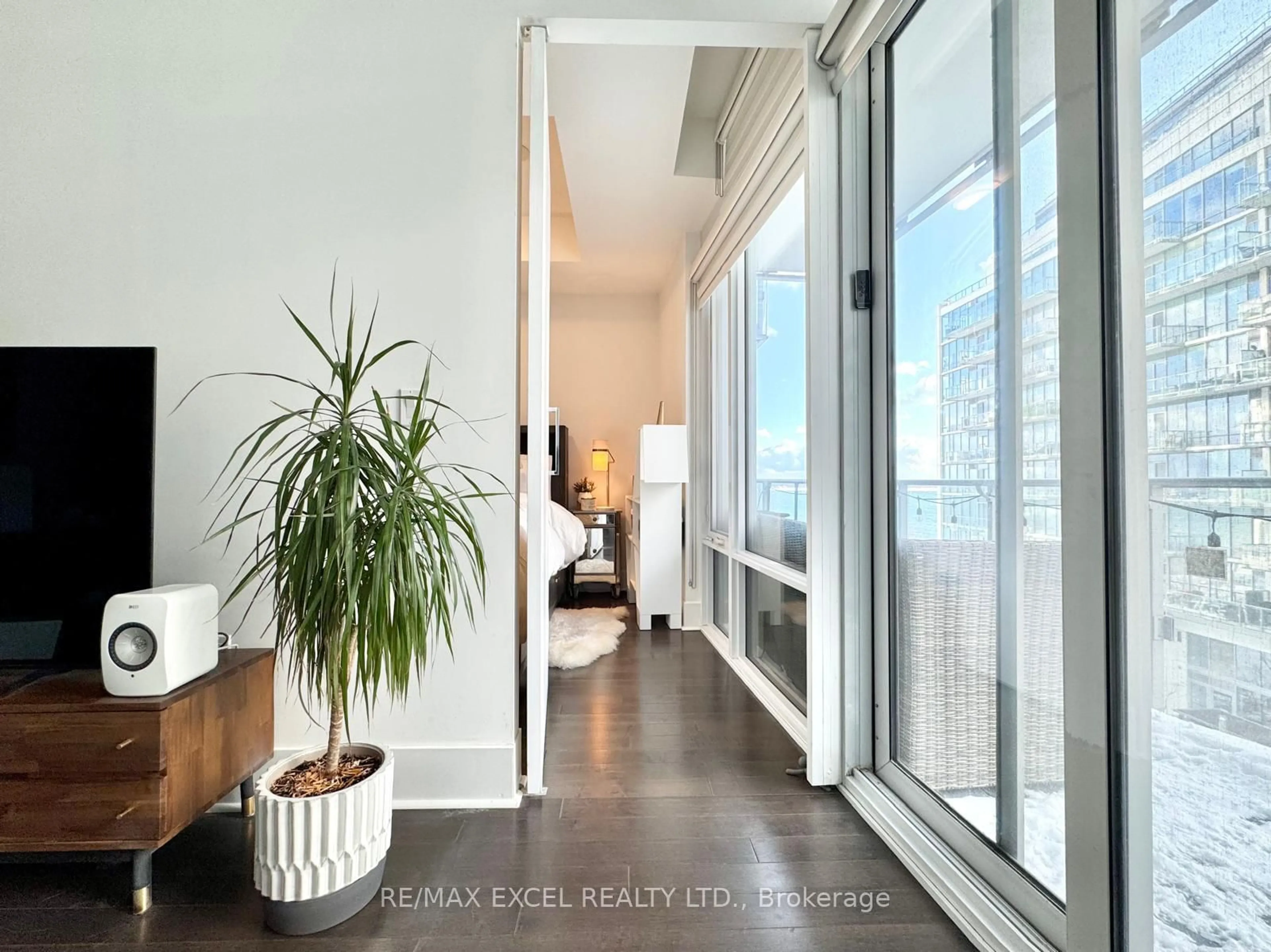 Indoor entryway for 29 Queens Quay #528, Toronto Ontario M5E 0A4