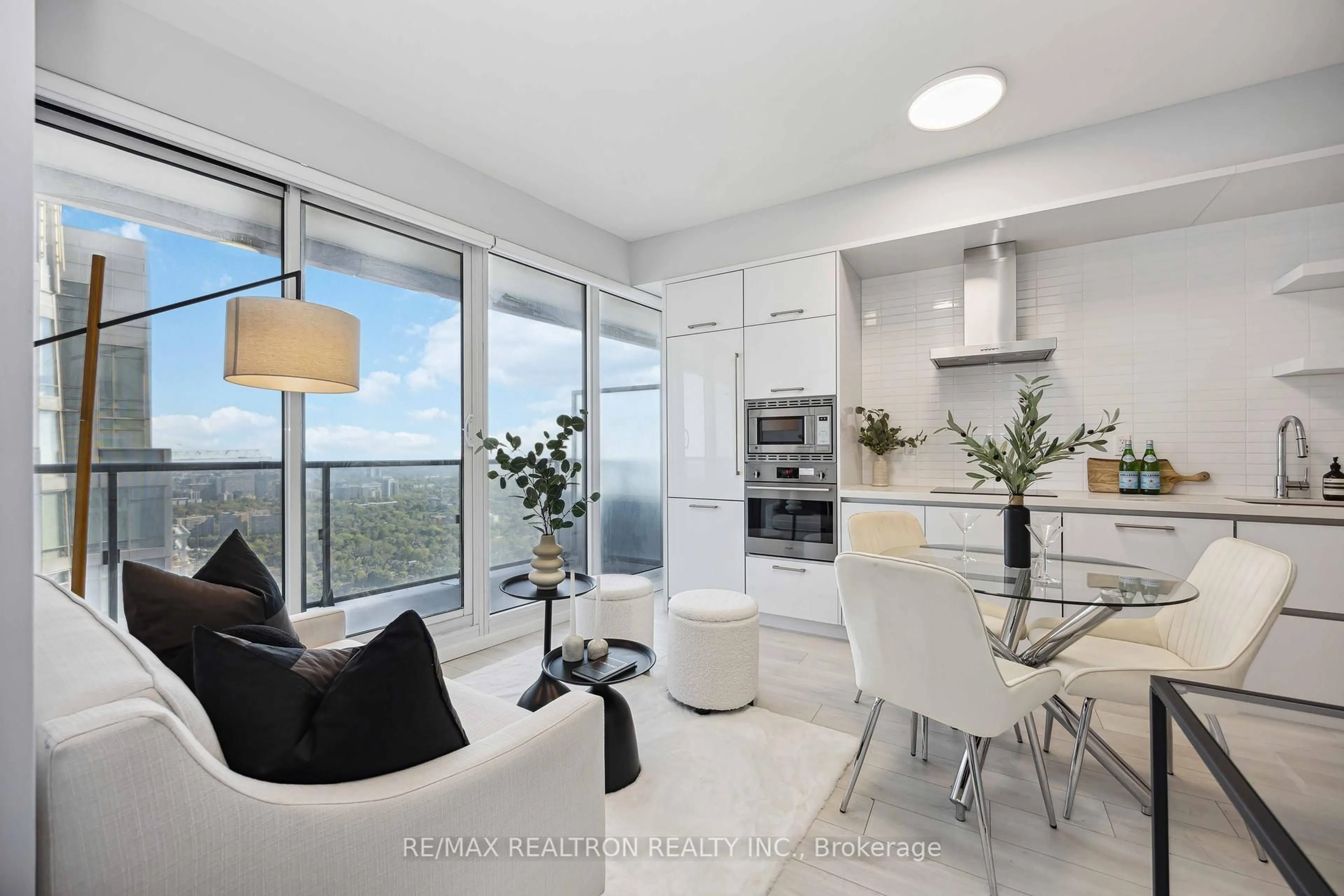 Unknown for 2221 Yonge St #4606, Toronto Ontario M4S 0B8