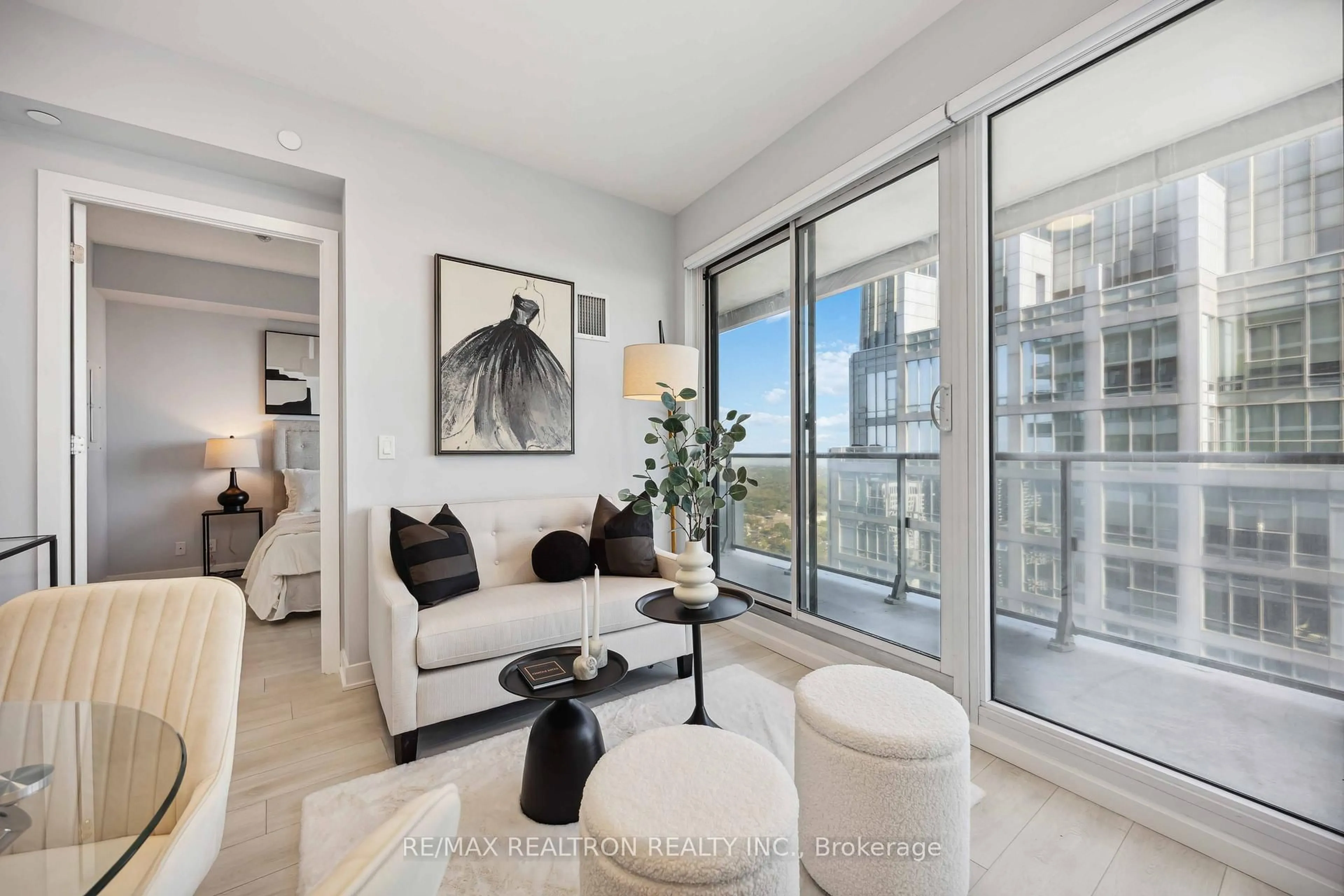 Living room with furniture, unknown for 2221 Yonge St #4606, Toronto Ontario M4S 0B8