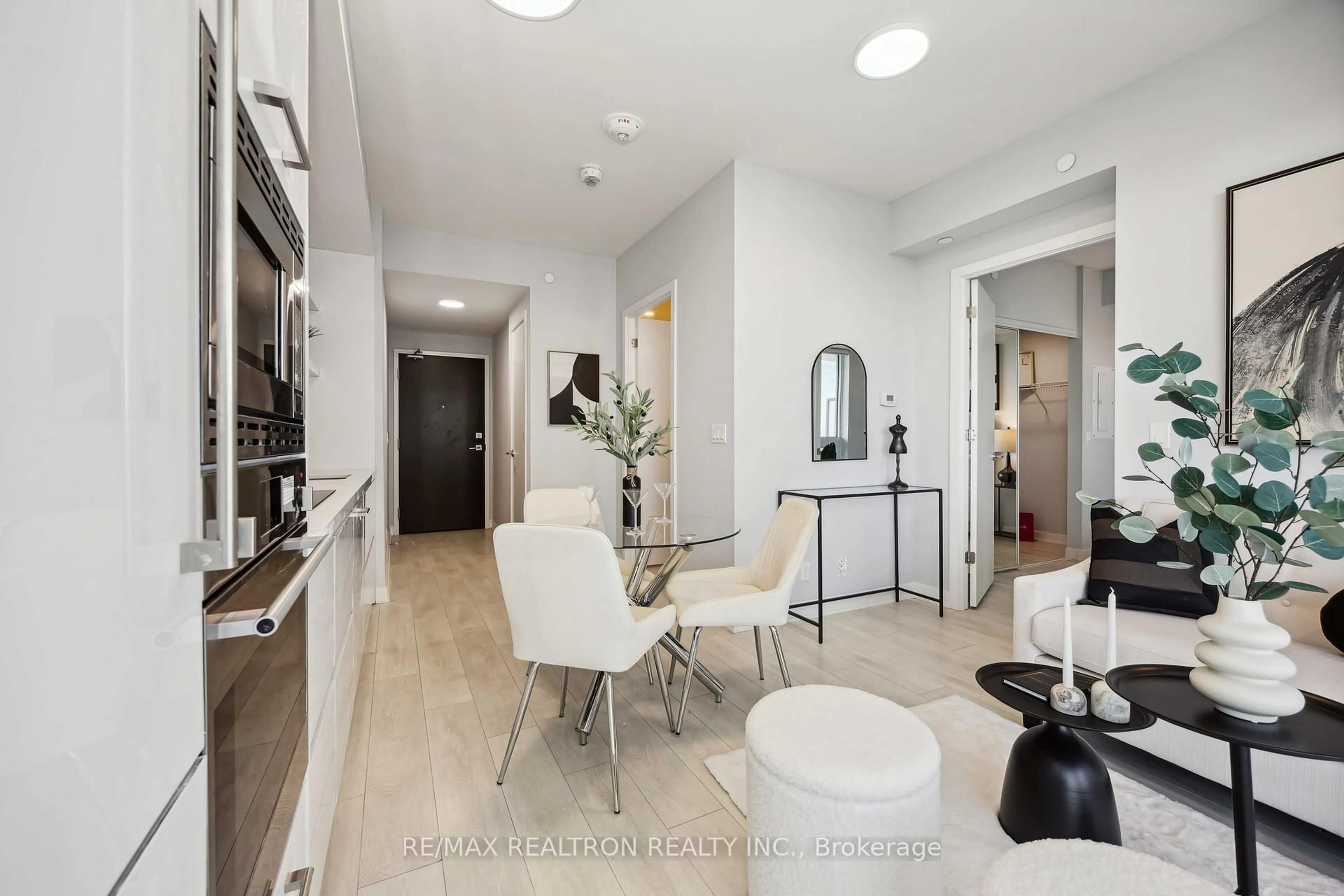 Unknown for 2221 Yonge St #4606, Toronto Ontario M4S 0B8
