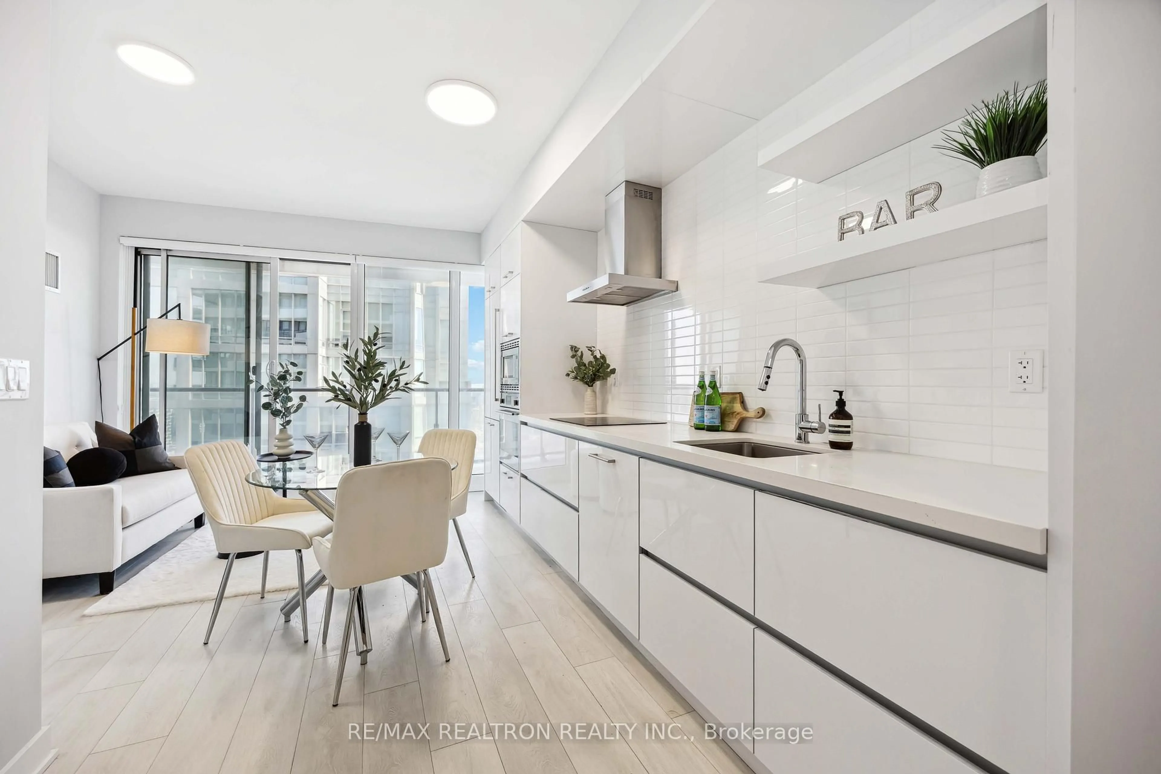 Contemporary kitchen, ceramic/tile floor for 2221 Yonge St #4606, Toronto Ontario M4S 0B8