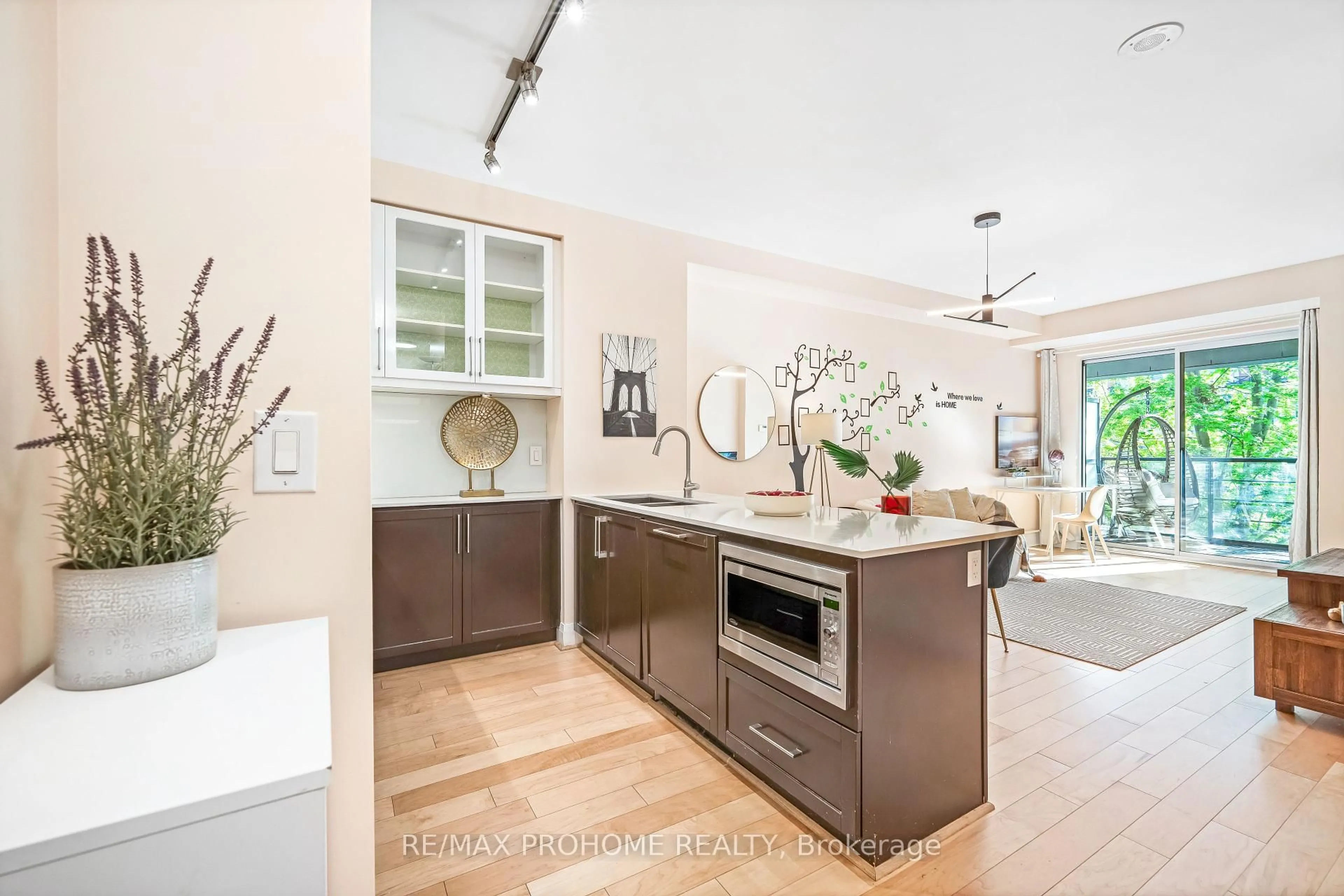 Open concept kitchen, unknown for 21 Clairtrell Rd #213, Toronto Ontario M2N 5J7