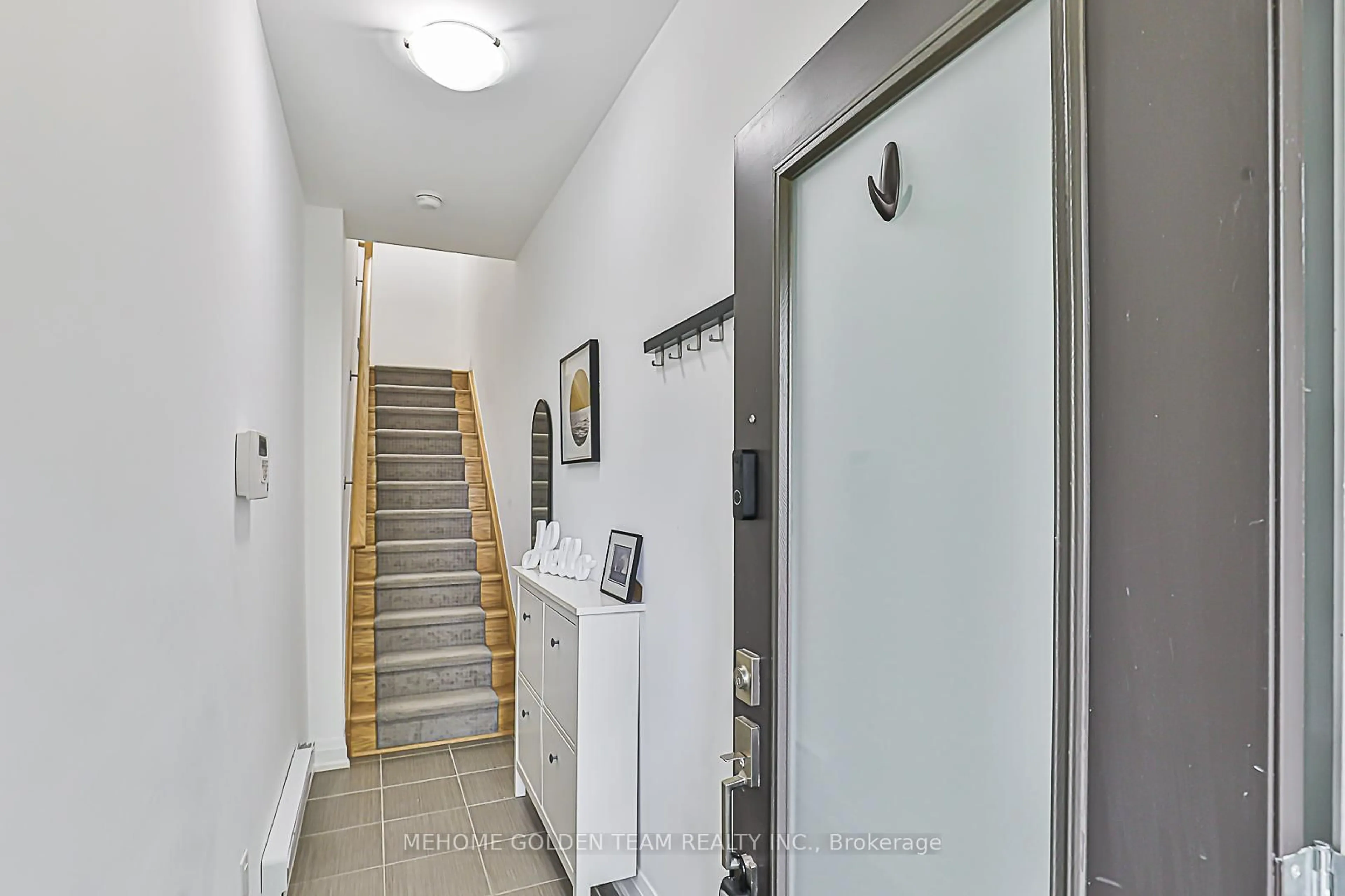 Indoor foyer for 23 Eldora Ave #81, Toronto Ontario M2M 1R3