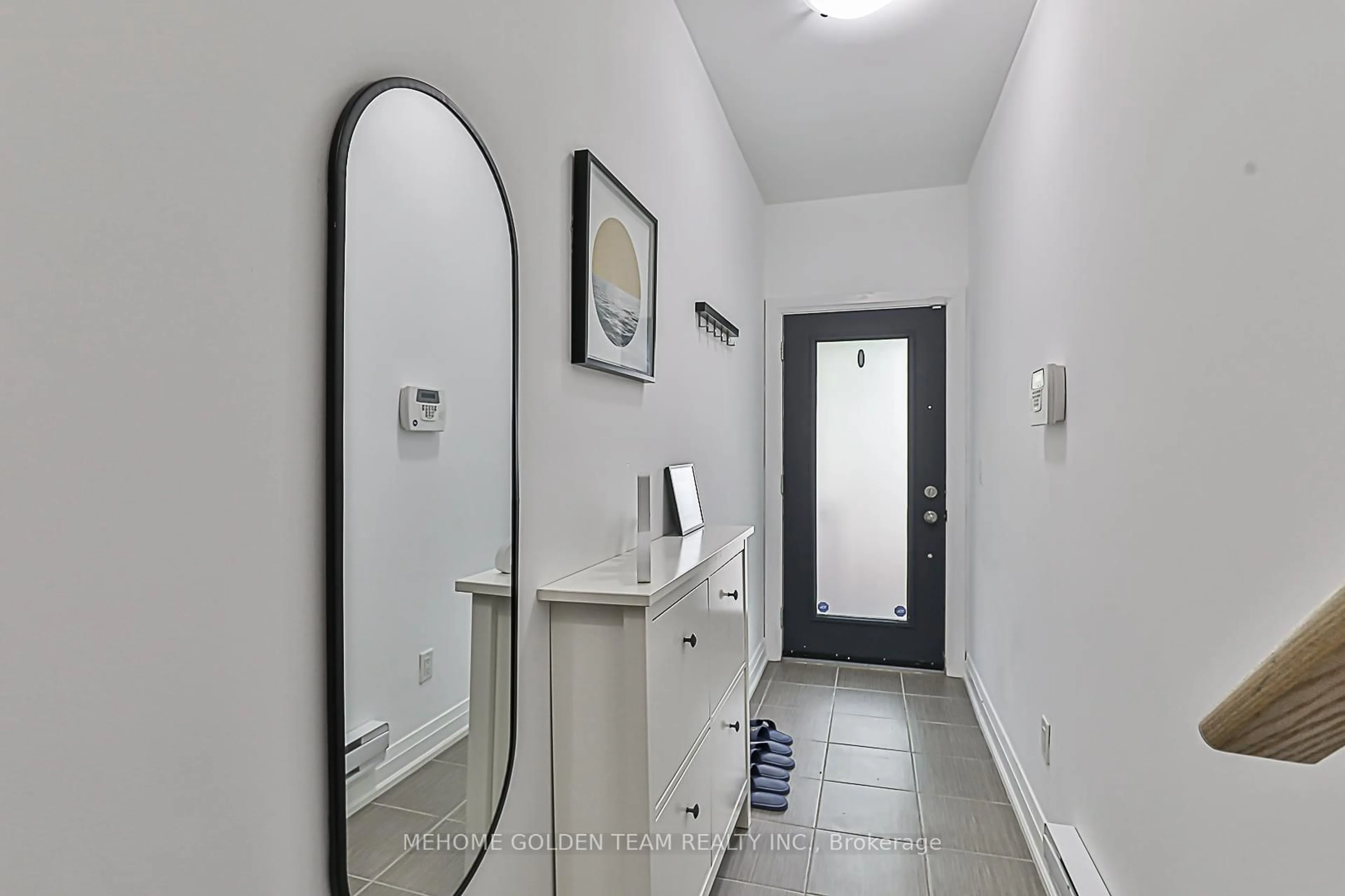 Indoor entryway for 23 Eldora Ave #81, Toronto Ontario M2M 1R3