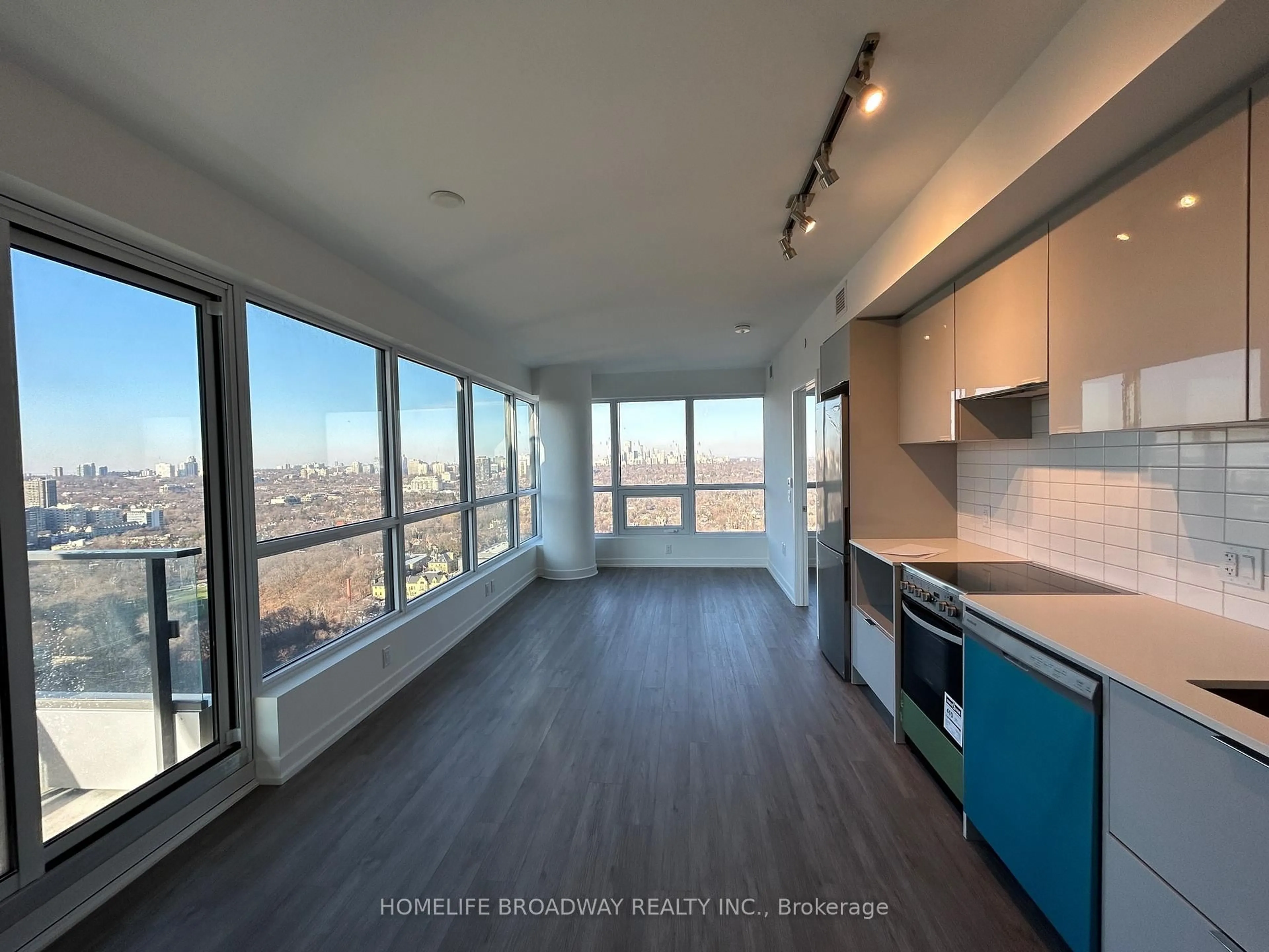 A pic of a room for 395 Bloor St #2505, Toronto Ontario M4W 0B4