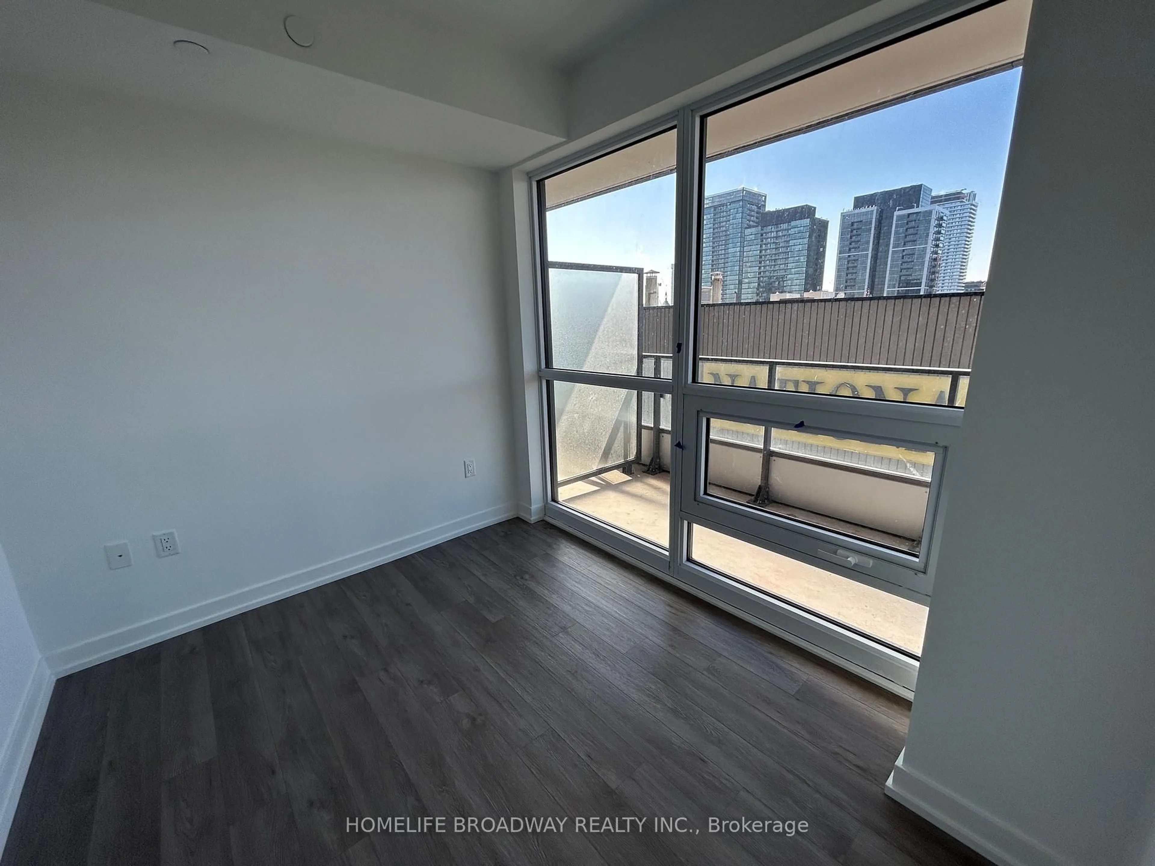 A pic of a room for 395 Bloor St #2505, Toronto Ontario M4W 0B4