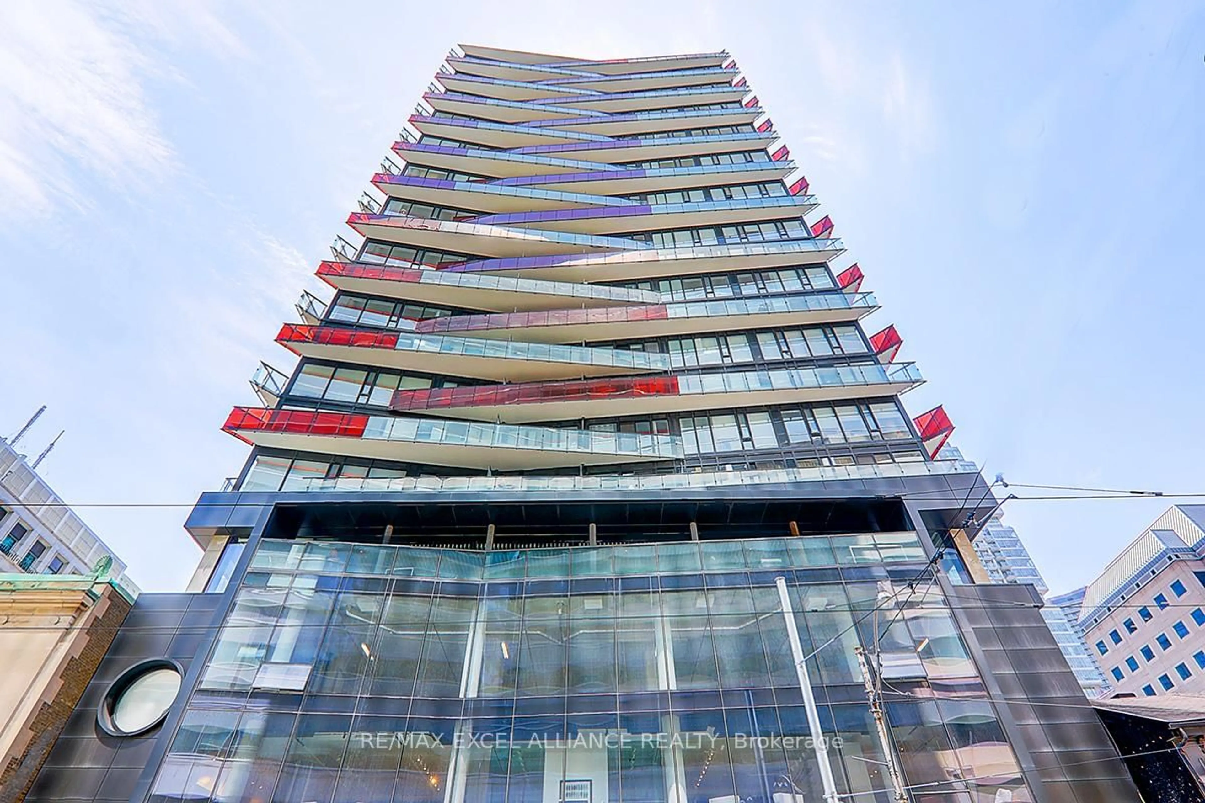 Indoor foyer for 215 Queen St #2401, Toronto Ontario M5V 0P5