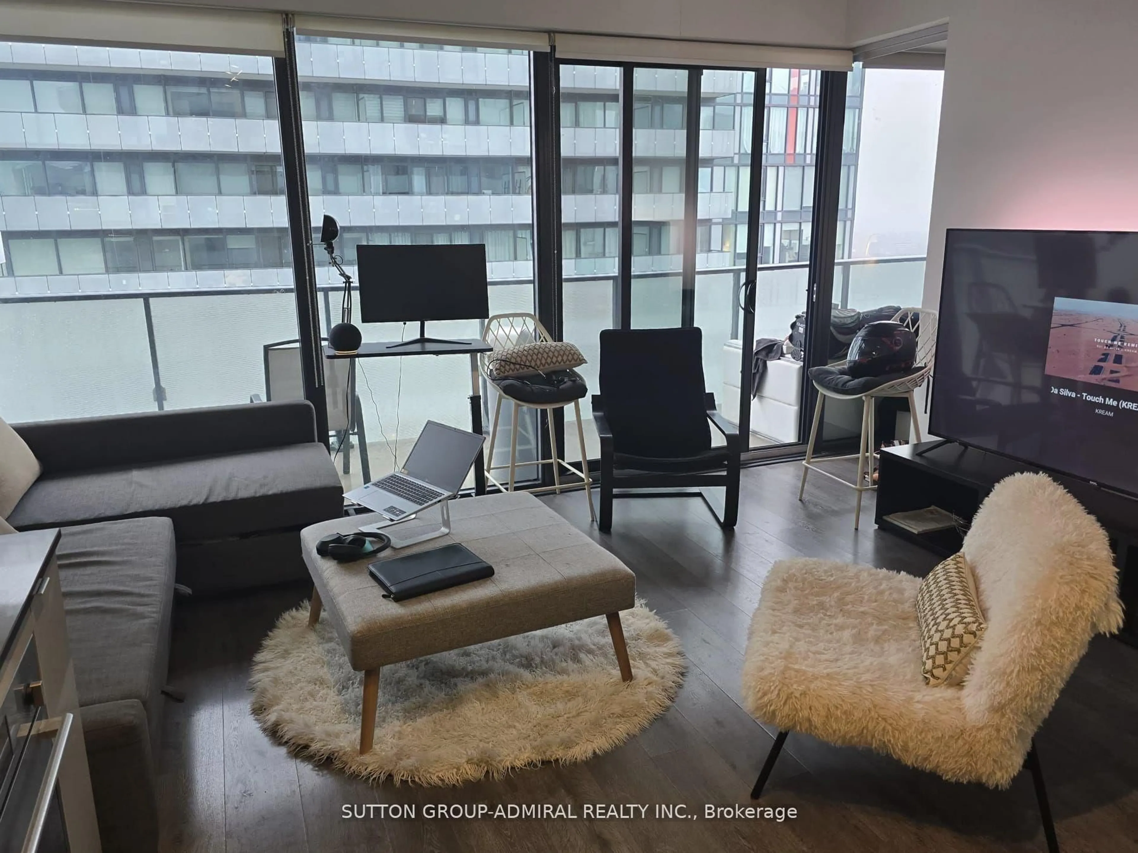 Living room with furniture, unknown for 161 Roehampton Ave #3505, Toronto Ontario M4P 0C8