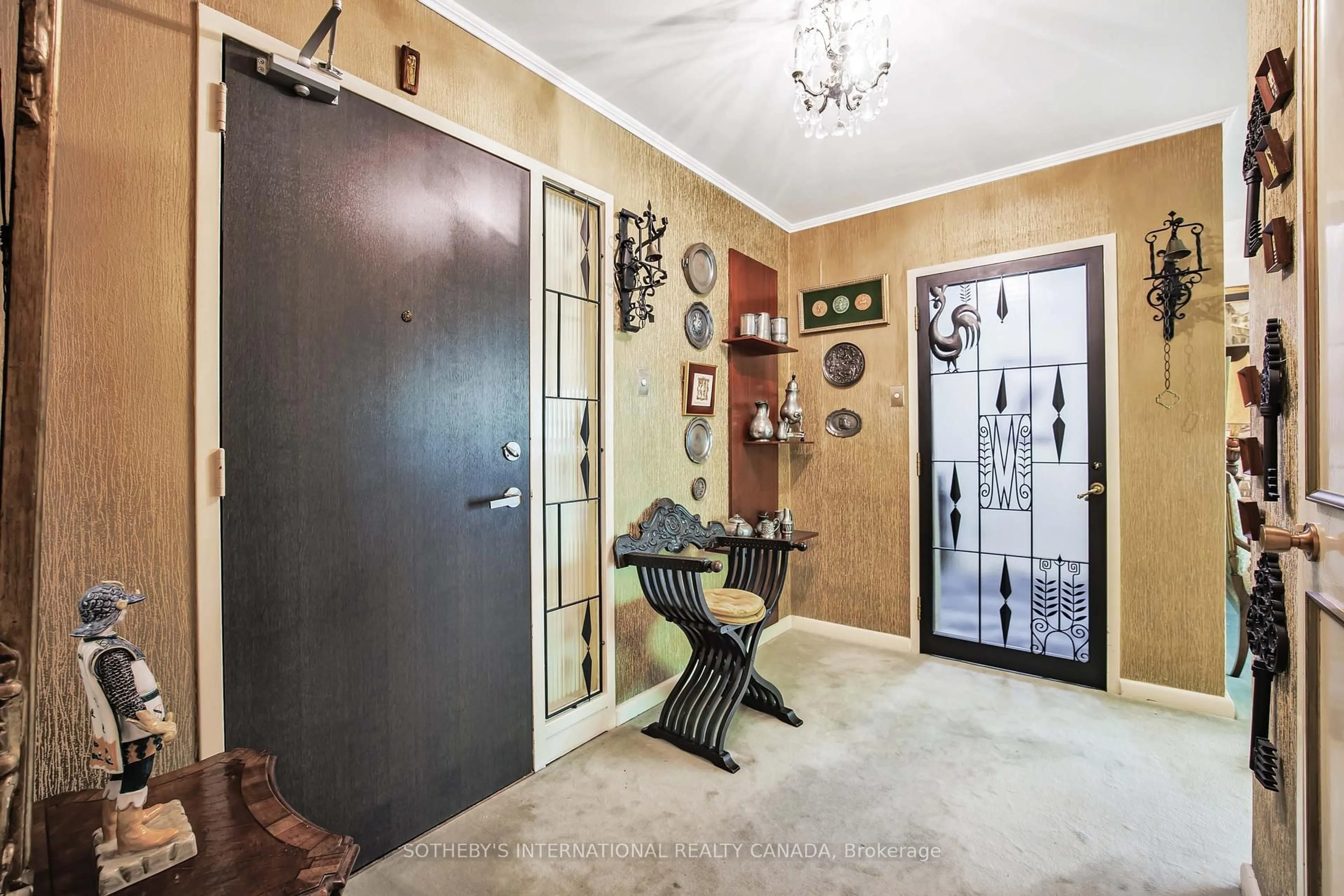Indoor foyer for 16 Rosedale Rd #615, Toronto Ontario M4W 2P4