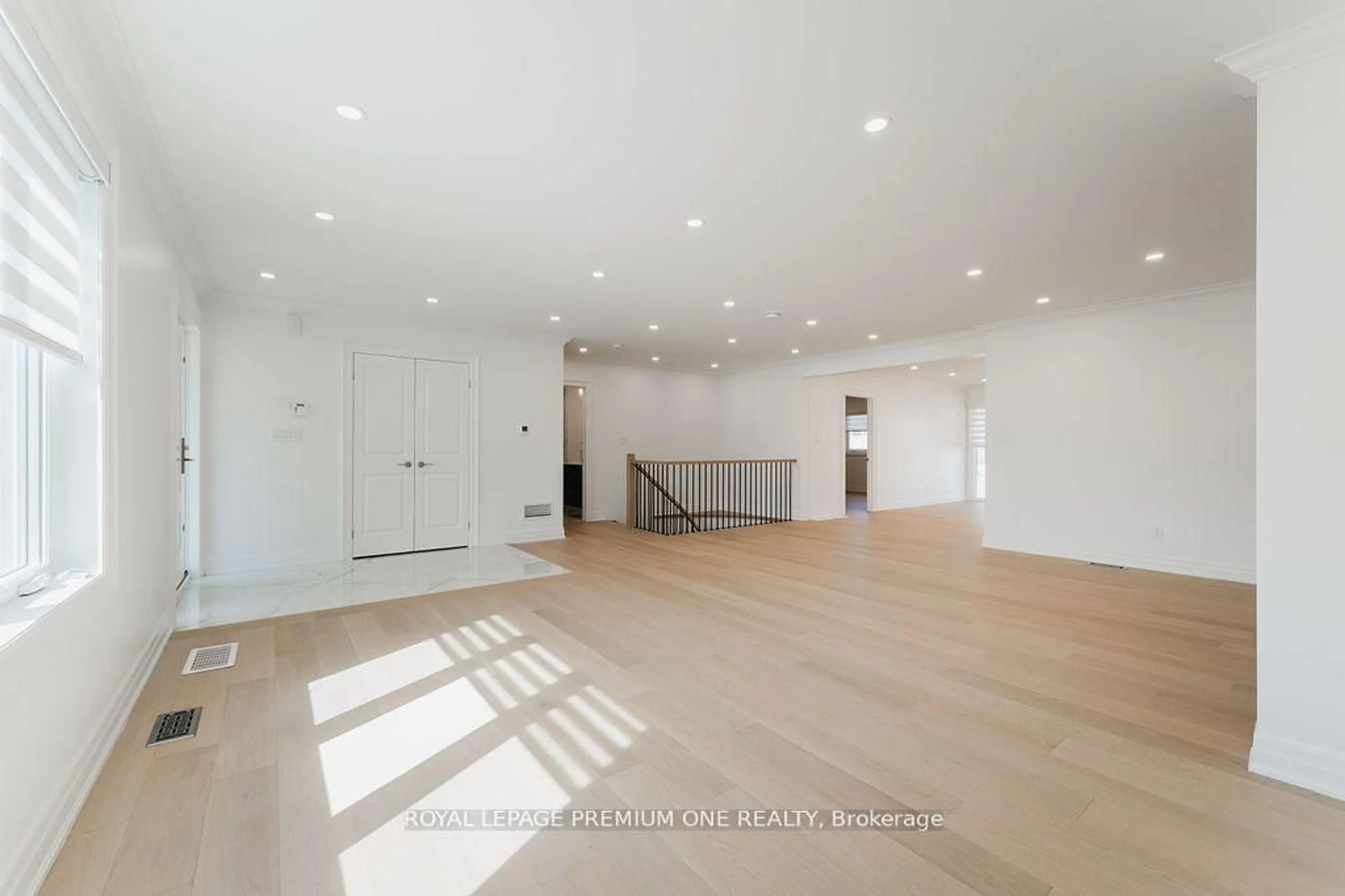 Indoor foyer for 286 Waterloo Ave, Toronto Ontario M3H 3Z8