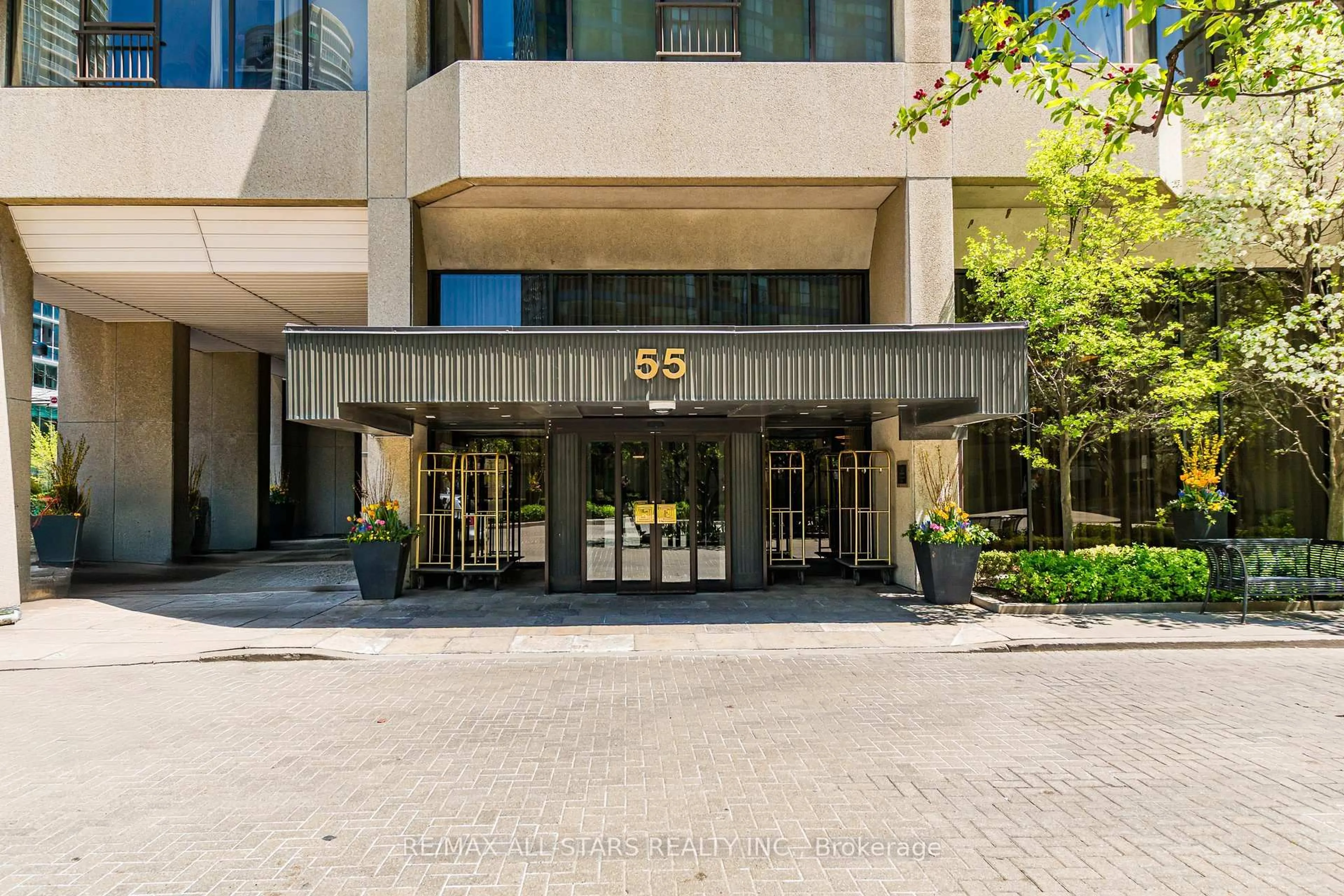 Indoor foyer for 55 Harbour Sq #3617, Toronto Ontario M5J 2L1