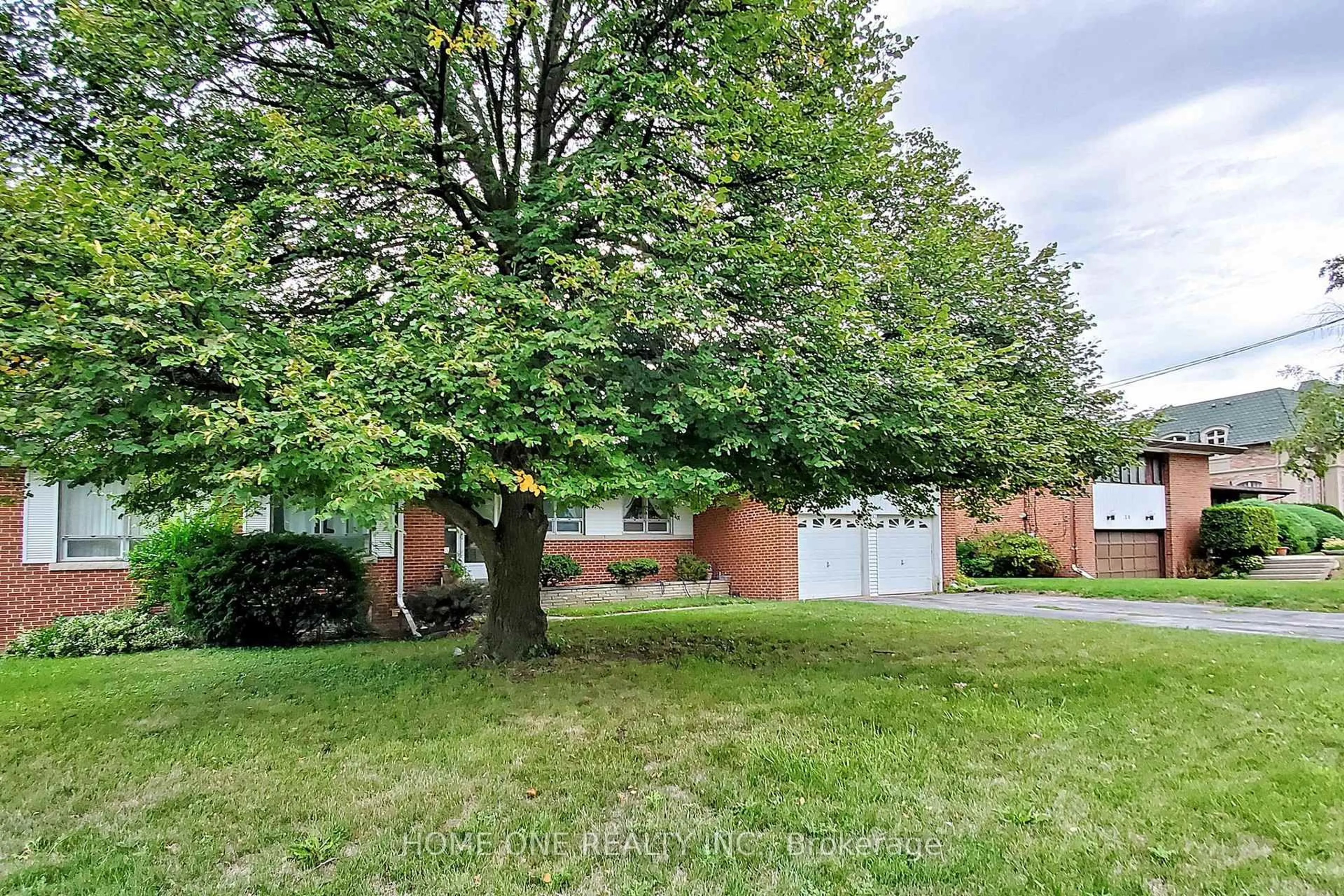 A pic from outside/outdoor area/front of a property/back of a property/a pic from drone, street for 26 Harrison Rd, Toronto Ontario M2L 1V4