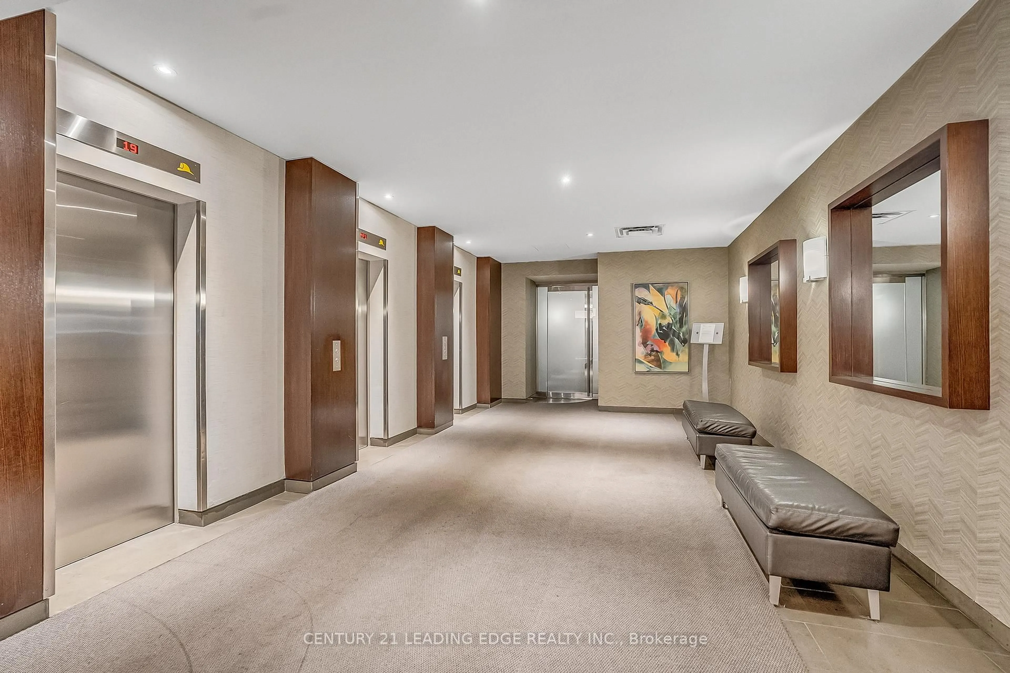 Indoor foyer for 705 King St #805, Toronto Ontario M5V 2W8
