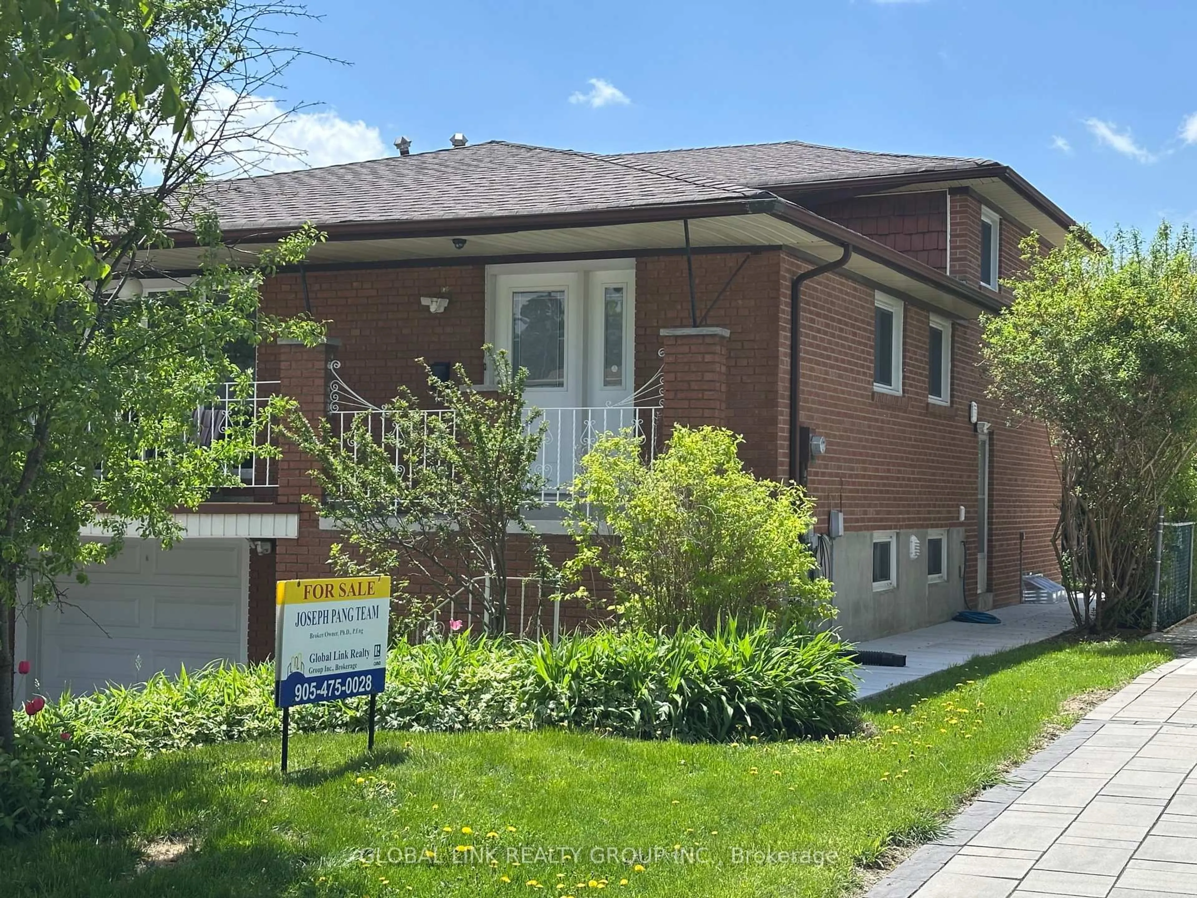 Home with brick exterior material, street for 102 Mintwood Dr, Toronto Ontario M2M 3A8