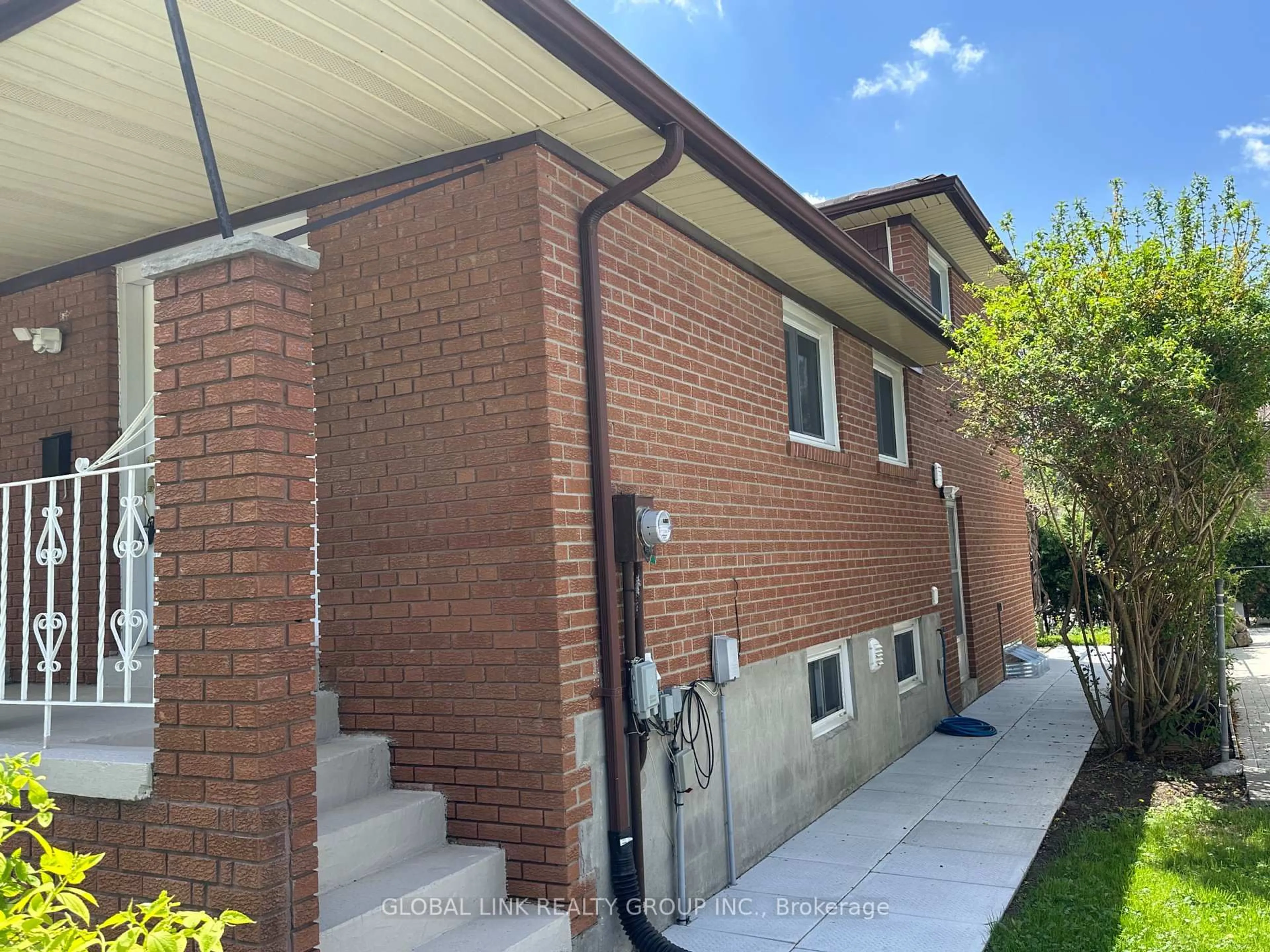 Home with brick exterior material, street for 102 Mintwood Dr, Toronto Ontario M2M 3A8