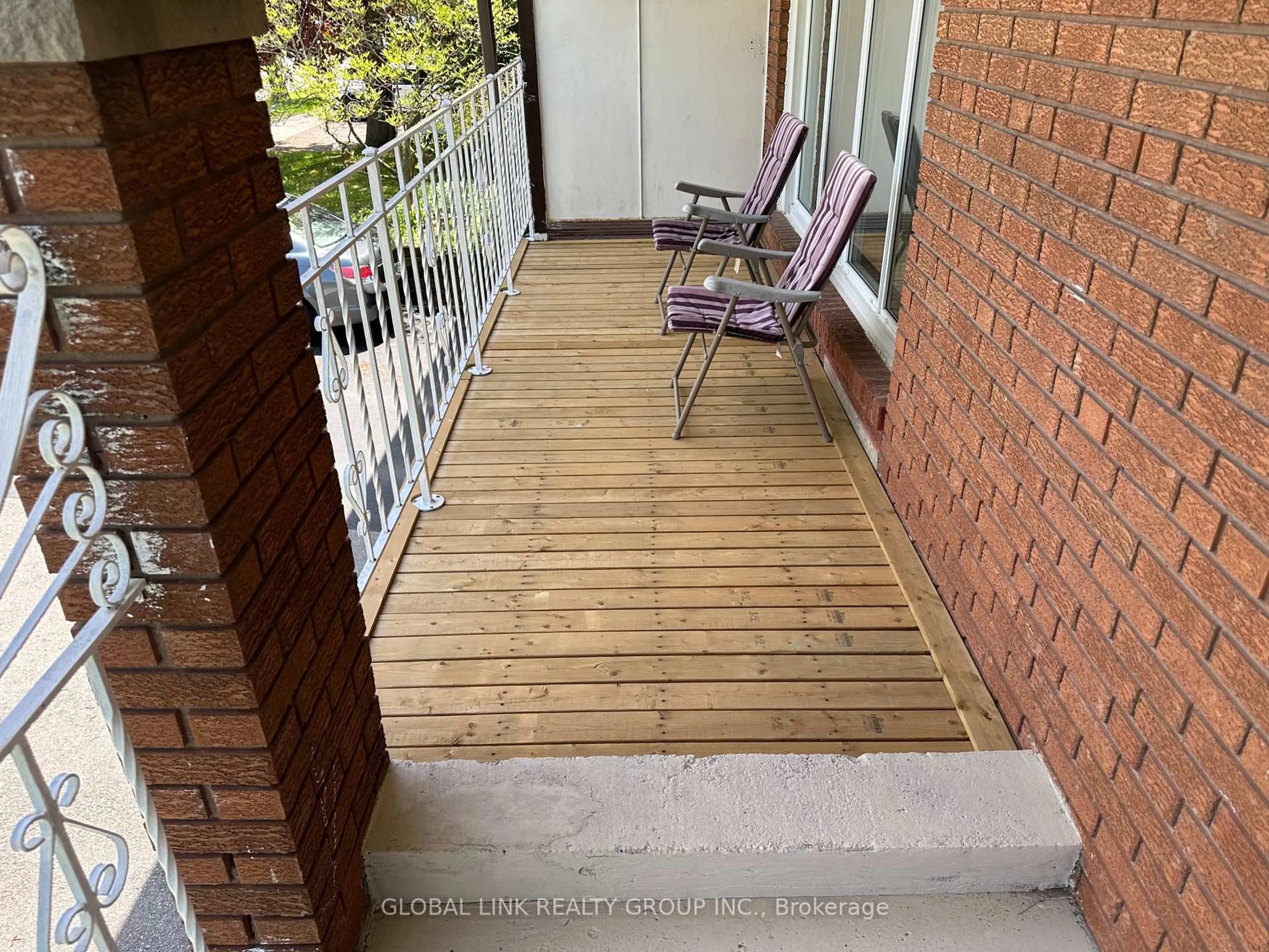 Balcony in the apartment, street for 102 Mintwood Dr, Toronto Ontario M2M 3A8