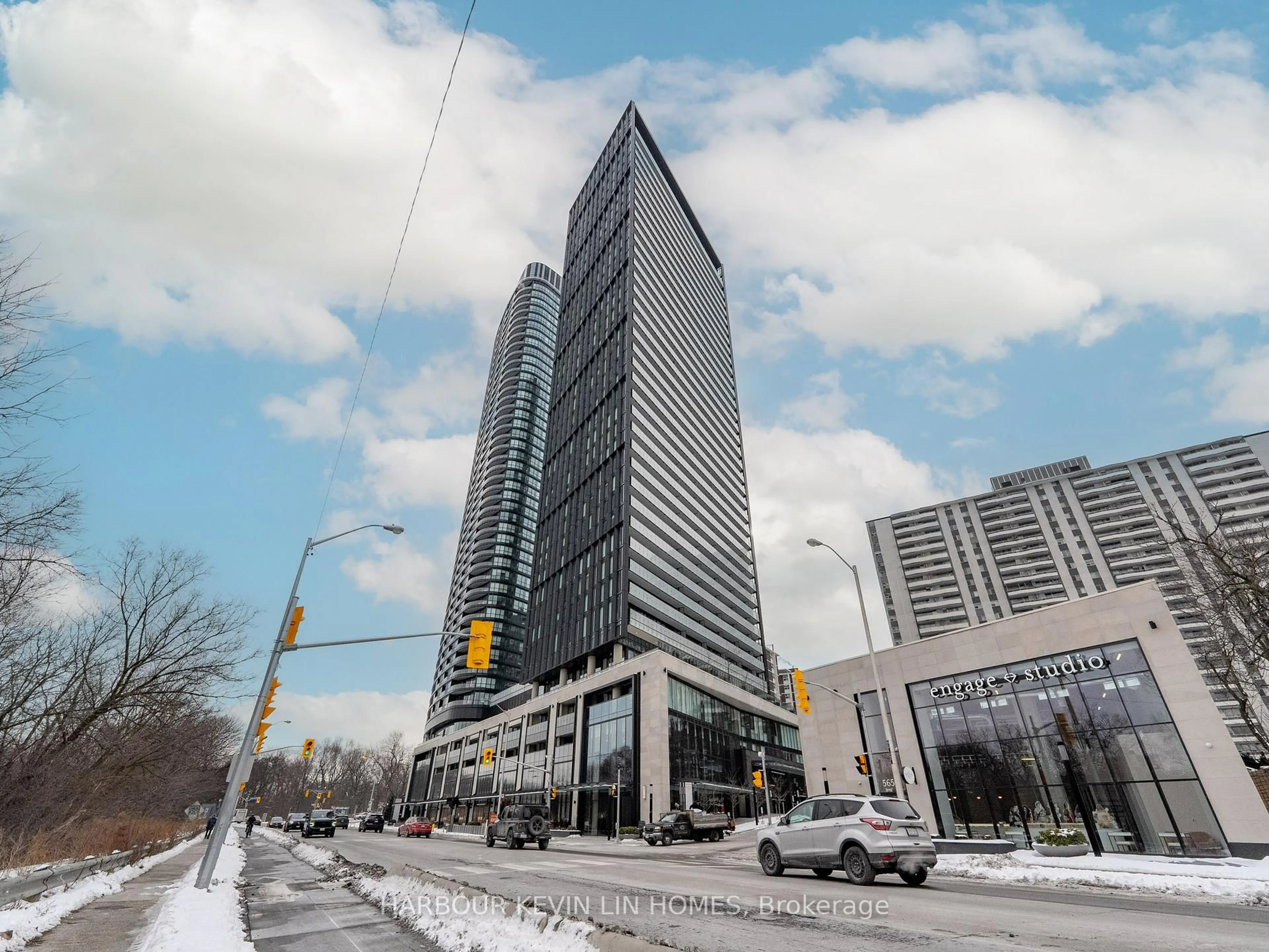 Indoor foyer for 575 Bloor St #2703, Toronto Ontario M4W 0B2