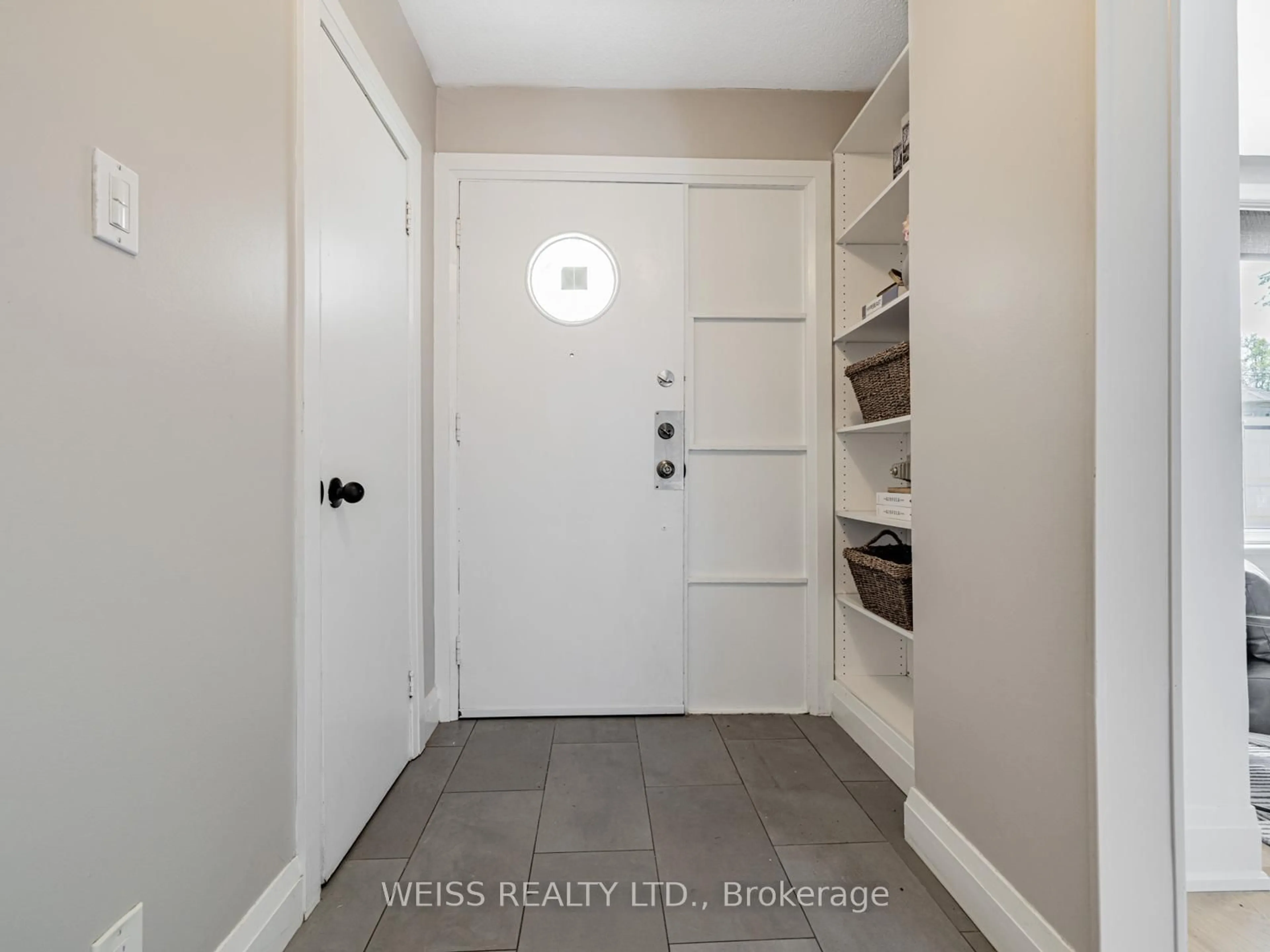 Indoor entryway for 52 Almore Ave, Toronto Ontario M3H 2H2