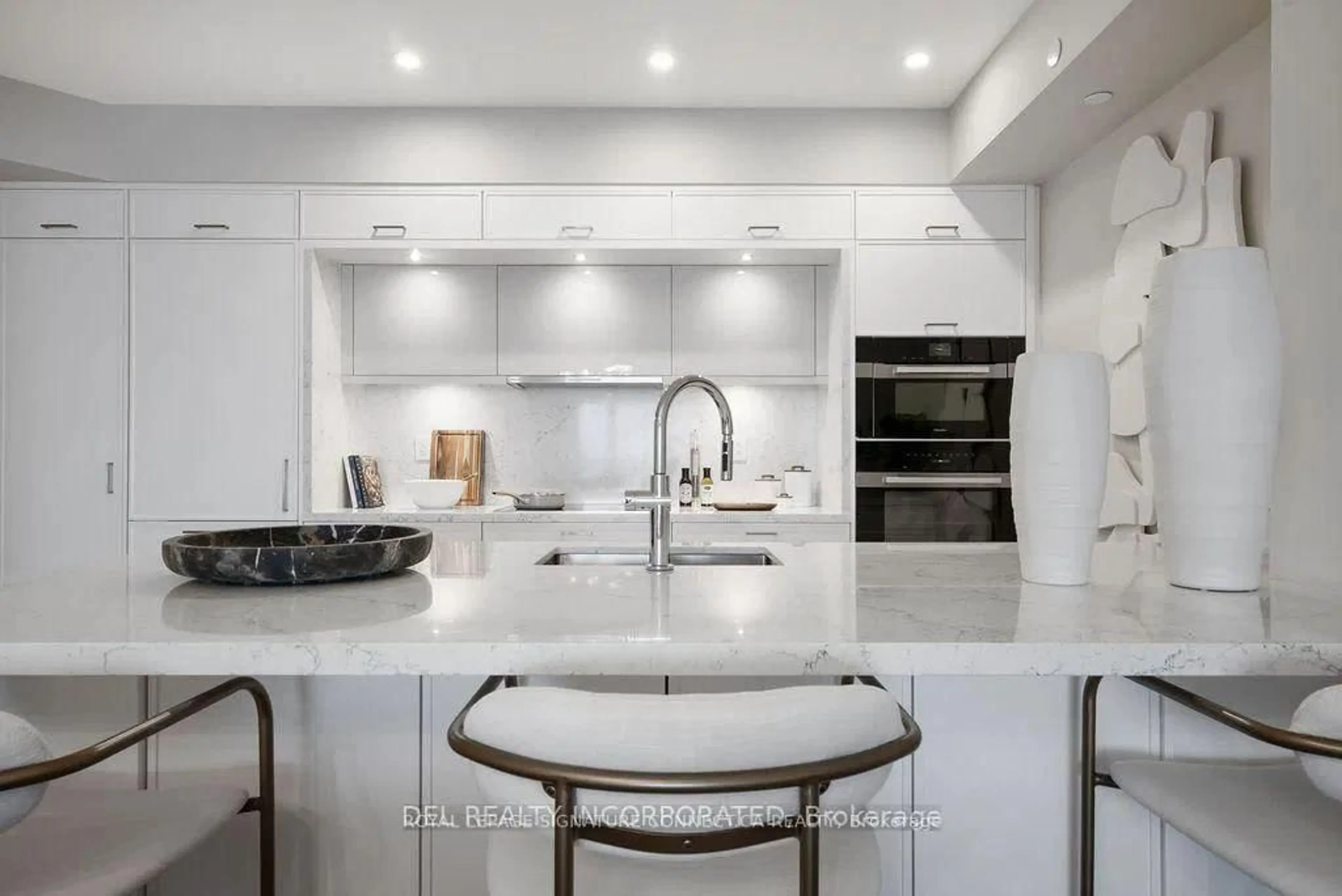 Contemporary kitchen, ceramic/tile floor for 155 Merchants Wharf N/A #625, Toronto Ontario M5A 0Y4