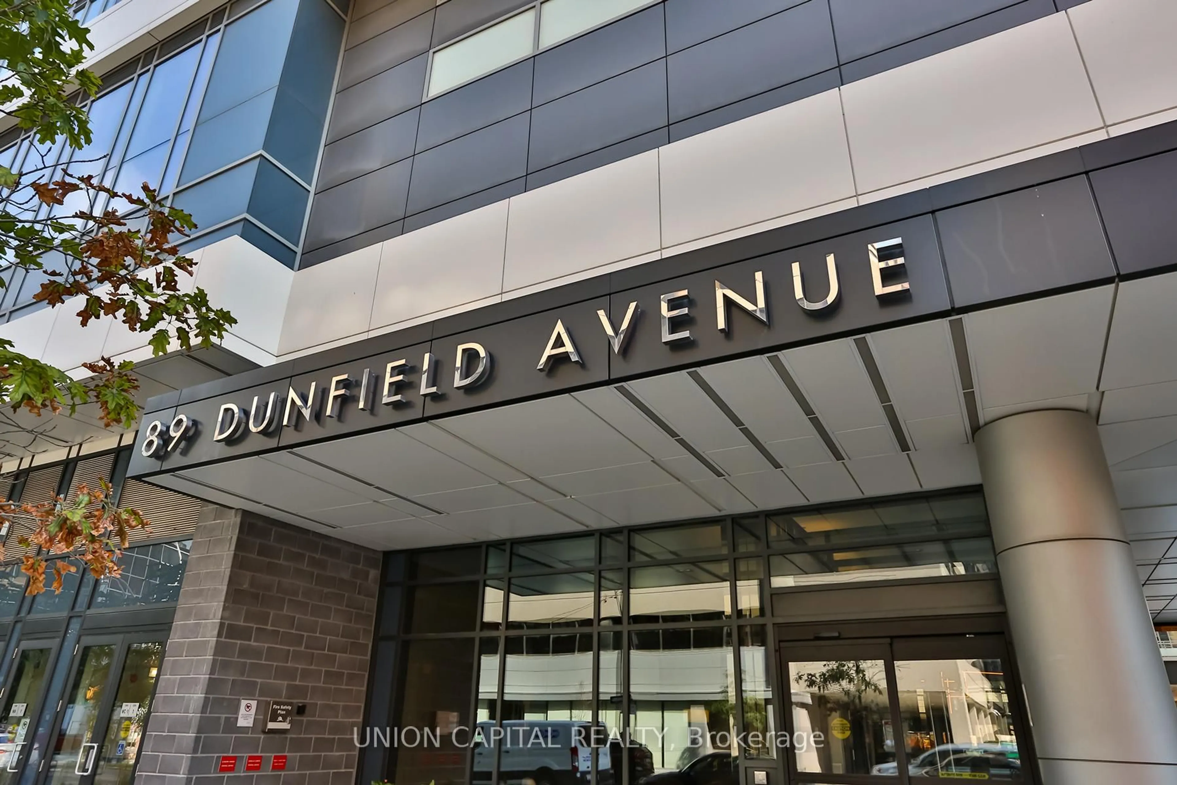 Indoor foyer for 89 Dunfield Ave #2601, Toronto Ontario M4S 0A4