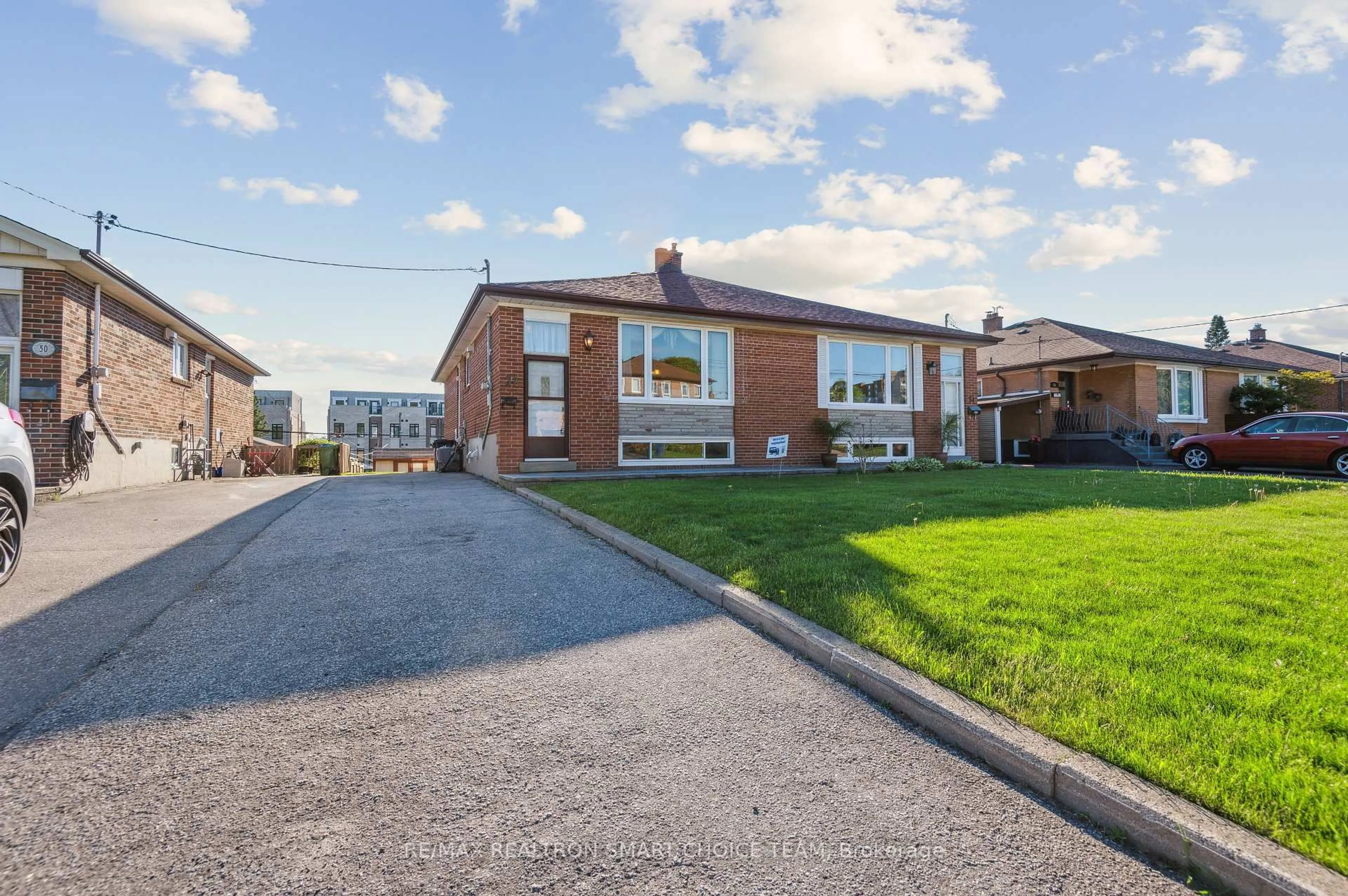 A pic from outside/outdoor area/front of a property/back of a property/a pic from drone, street for 52 Pinebrook Ave, Toronto Ontario M4A 1Z2
