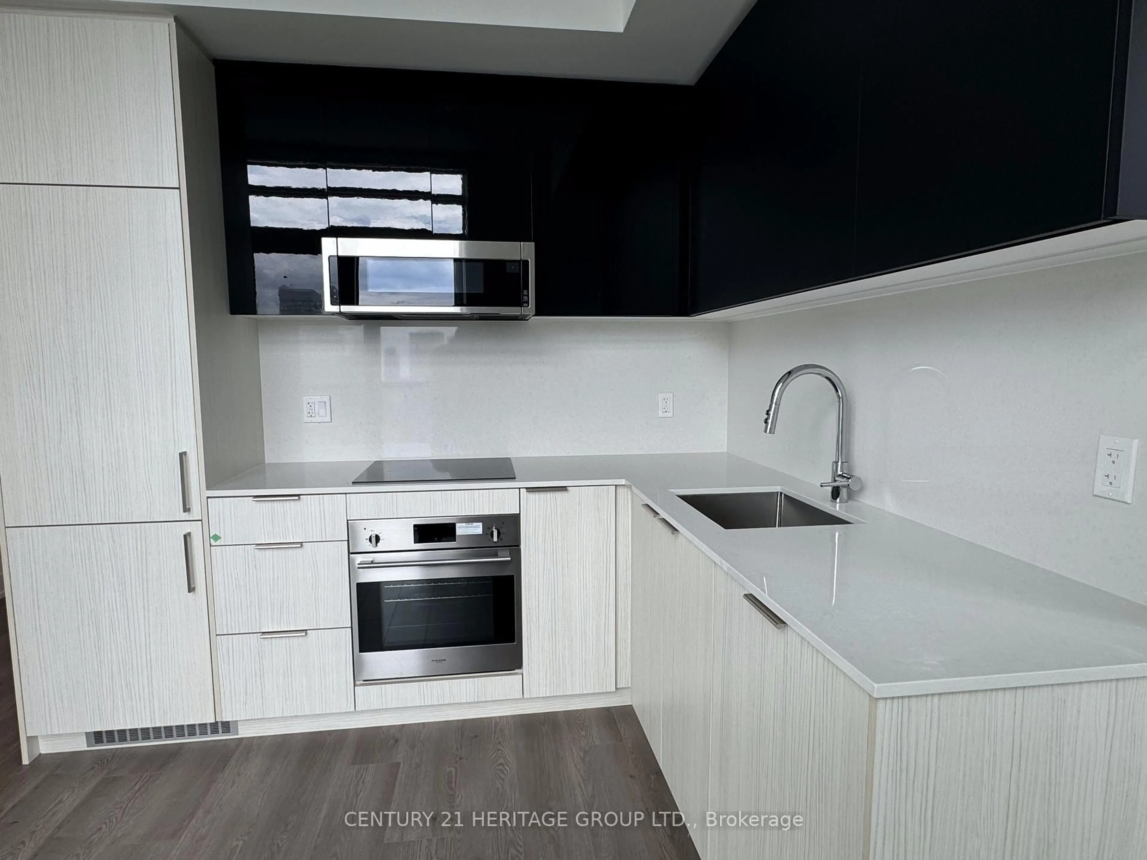 Standard kitchen, wood/laminate floor for 308 Jarvis St #3401, Toronto Ontario M5A 2P2