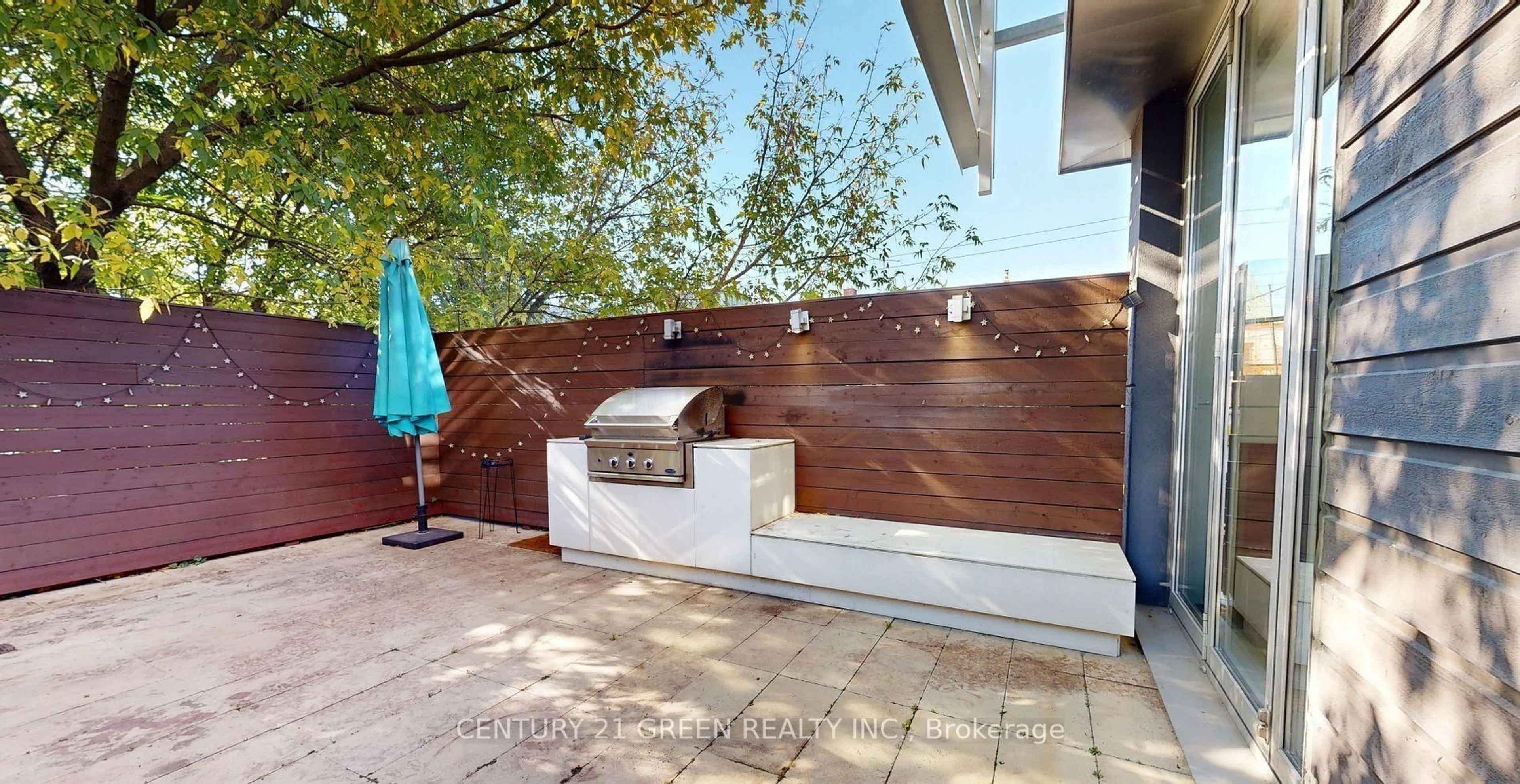 Patio, street for 56 Lippincott St #8, Toronto Ontario M5T 2R5