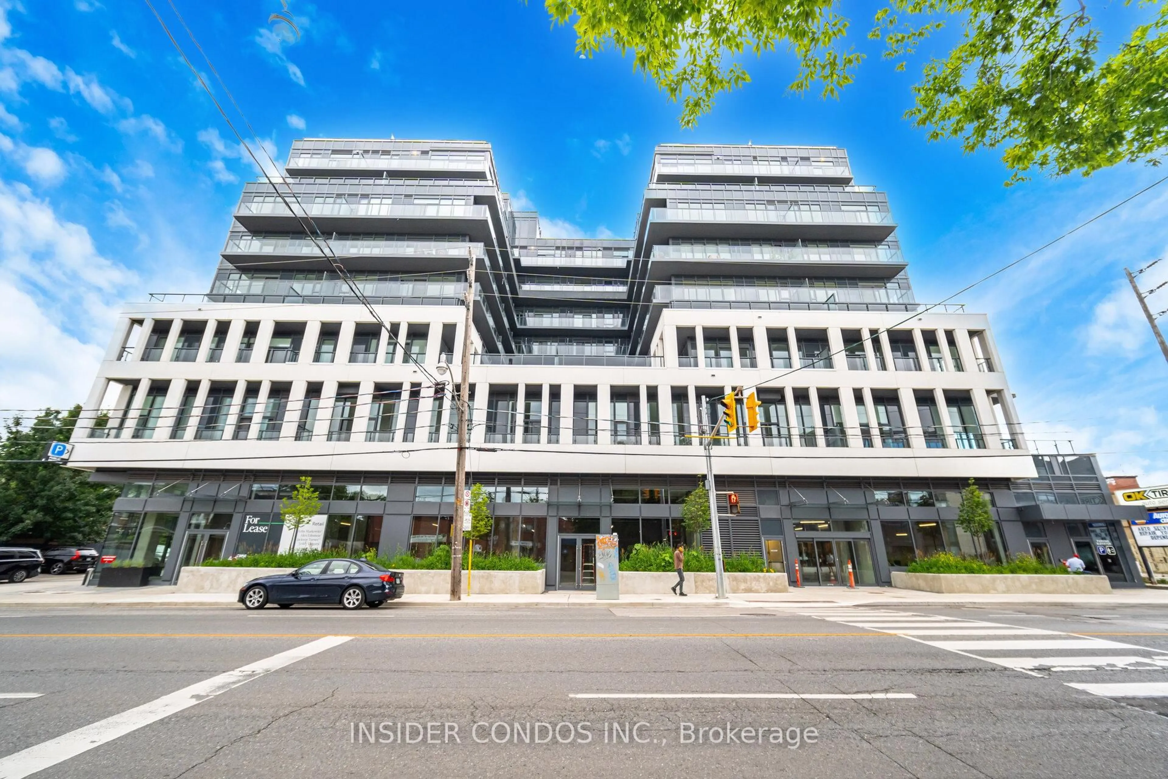 Indoor foyer for 500 Dupont St #717, Toronto Ontario M6G 1Y7