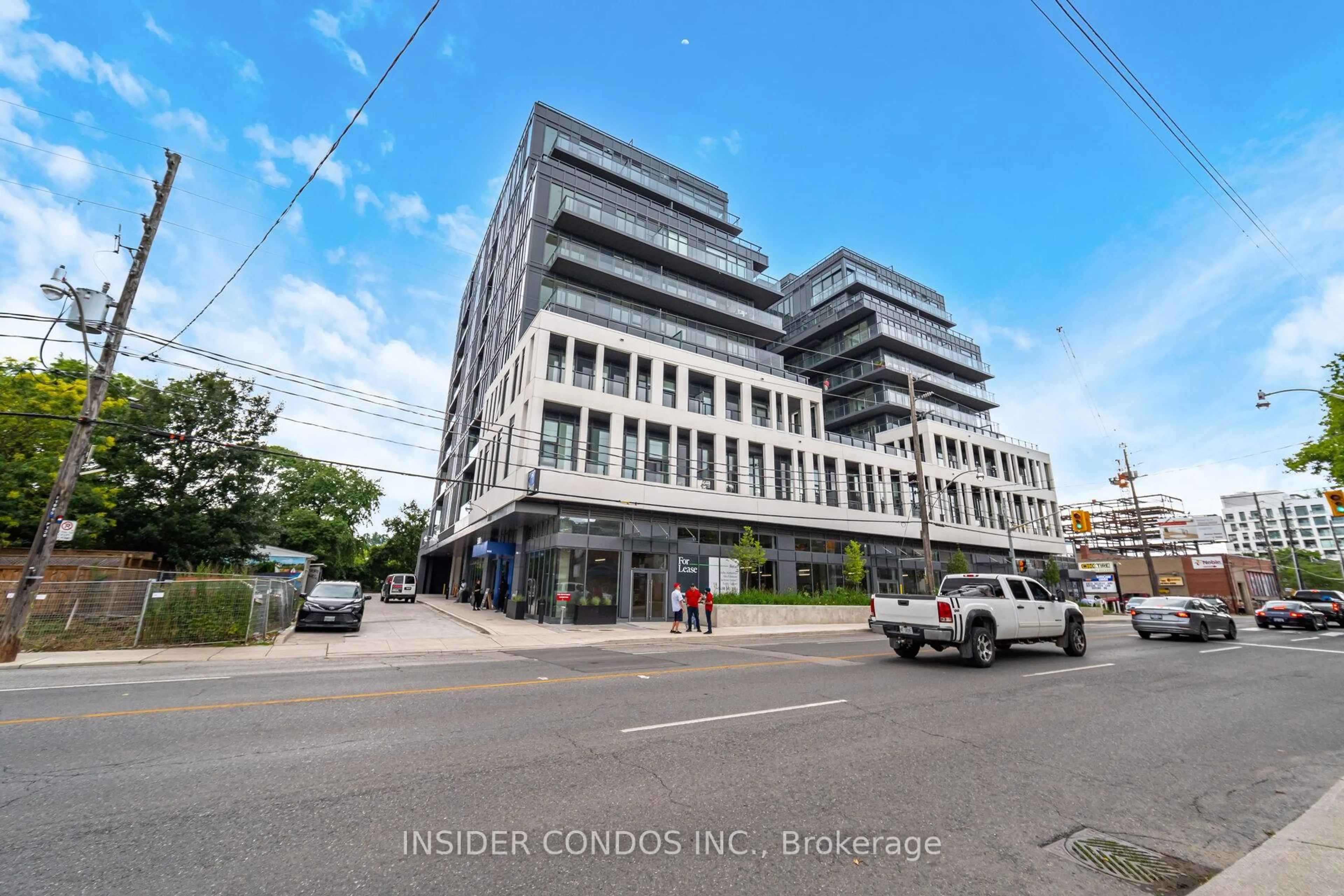Indoor foyer for 500 Dupont St #717, Toronto Ontario M6G 1Y7