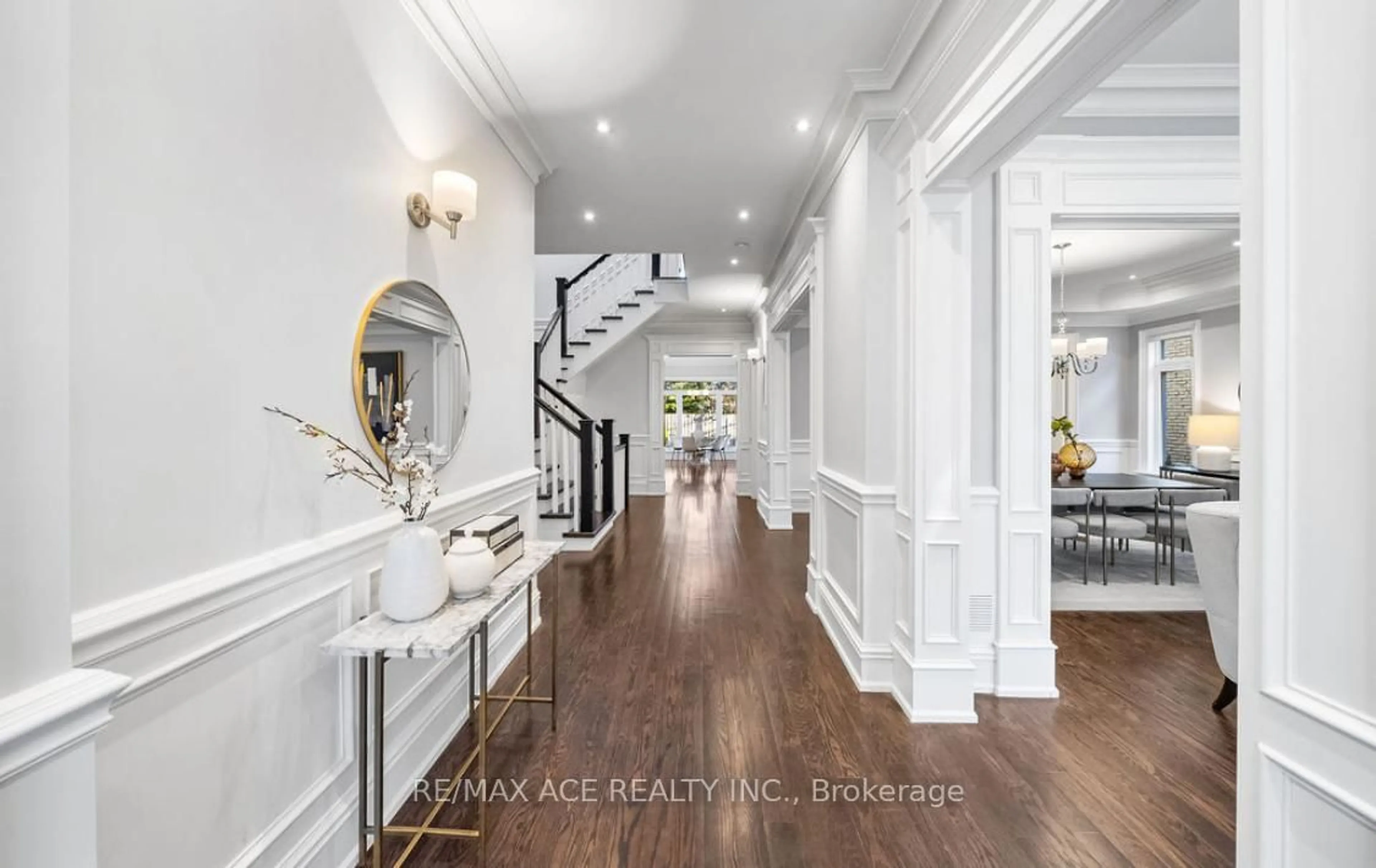 Indoor entryway for 133 Park Home Ave, Toronto Ontario M2N 1W7