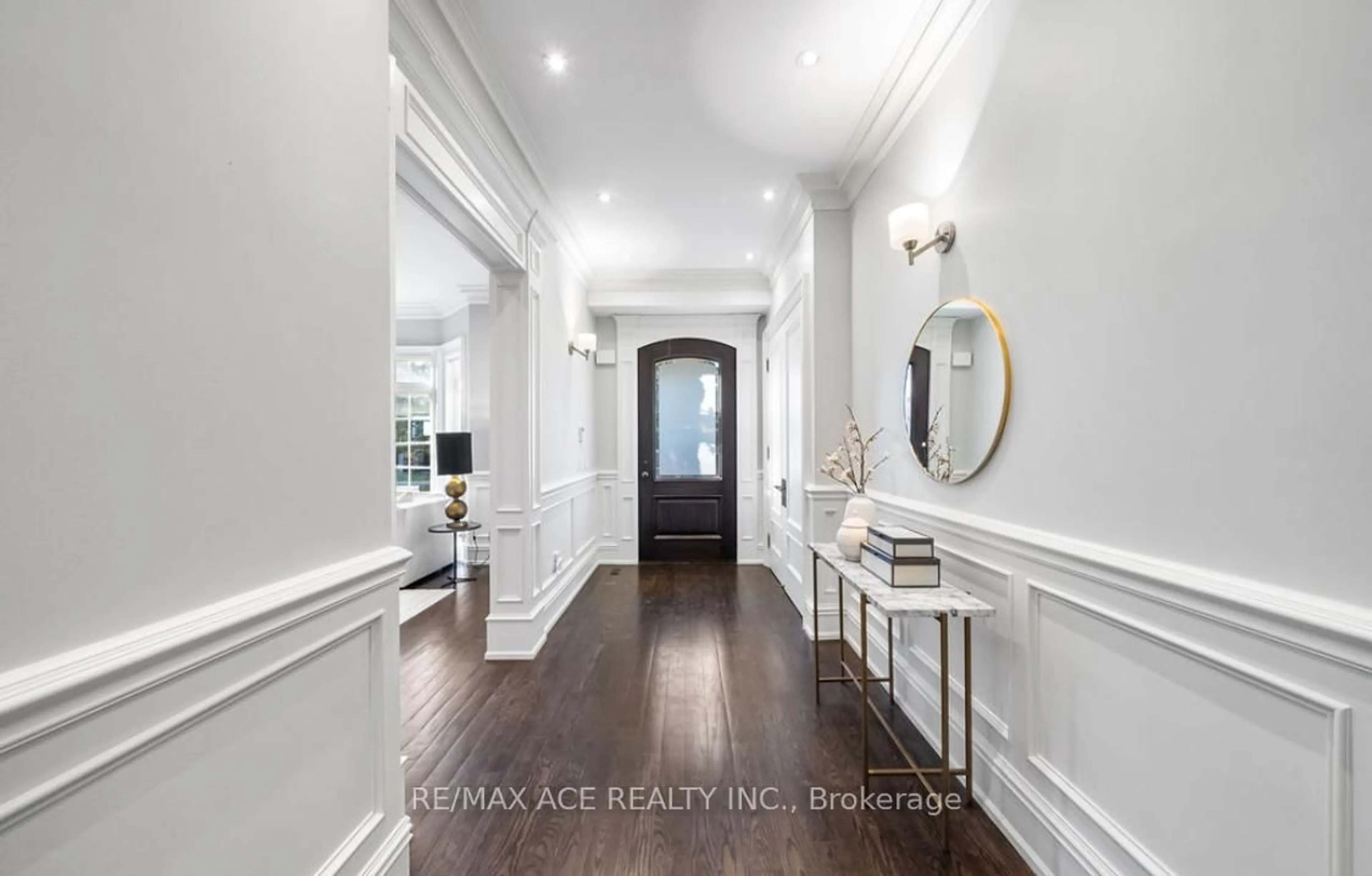 Indoor entryway for 133 Park Home Ave, Toronto Ontario M2N 1W7