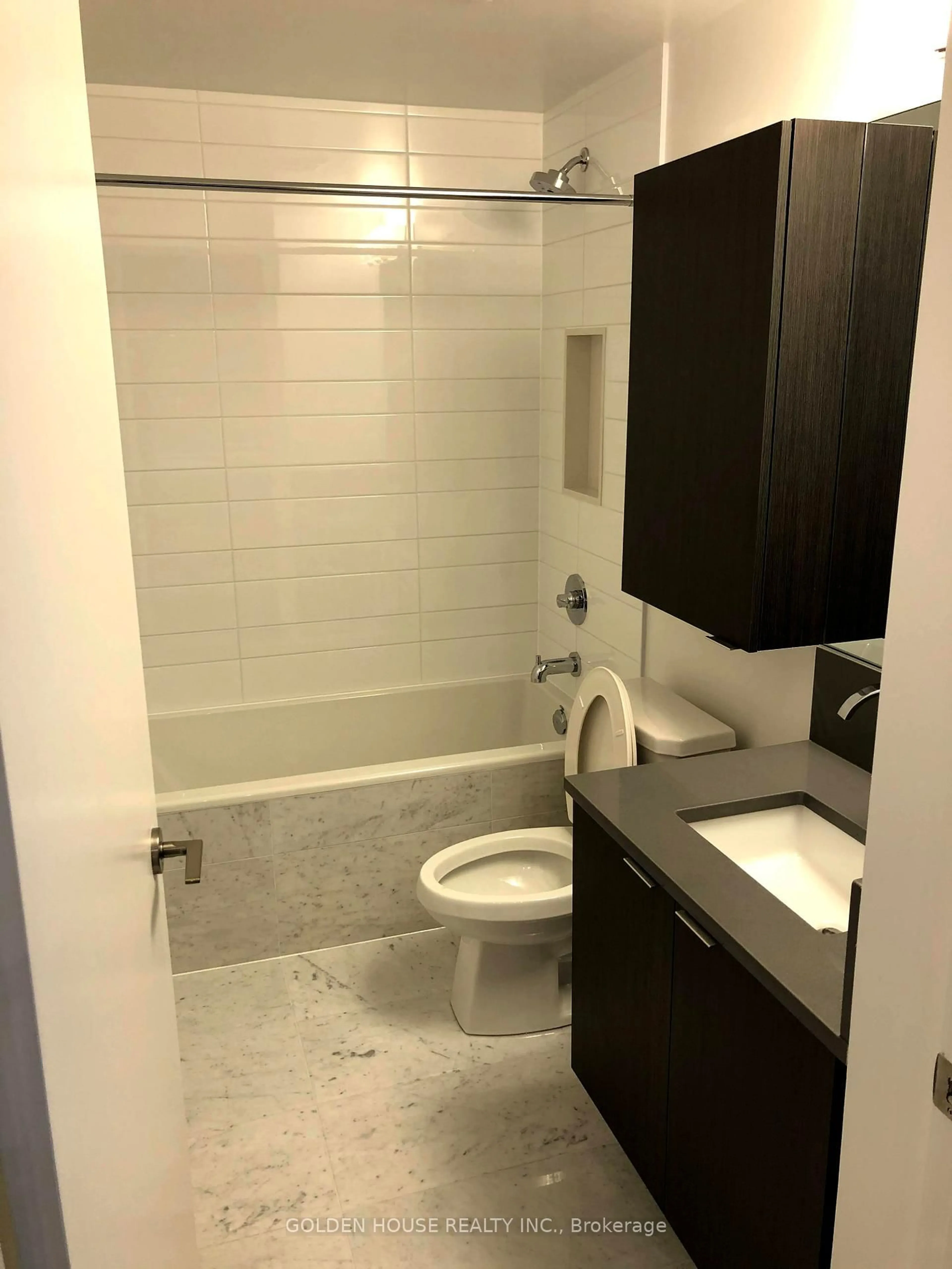 Standard bathroom, unknown for 38 iannuzzi St #1007, Toronto Ontario M5V 0S2