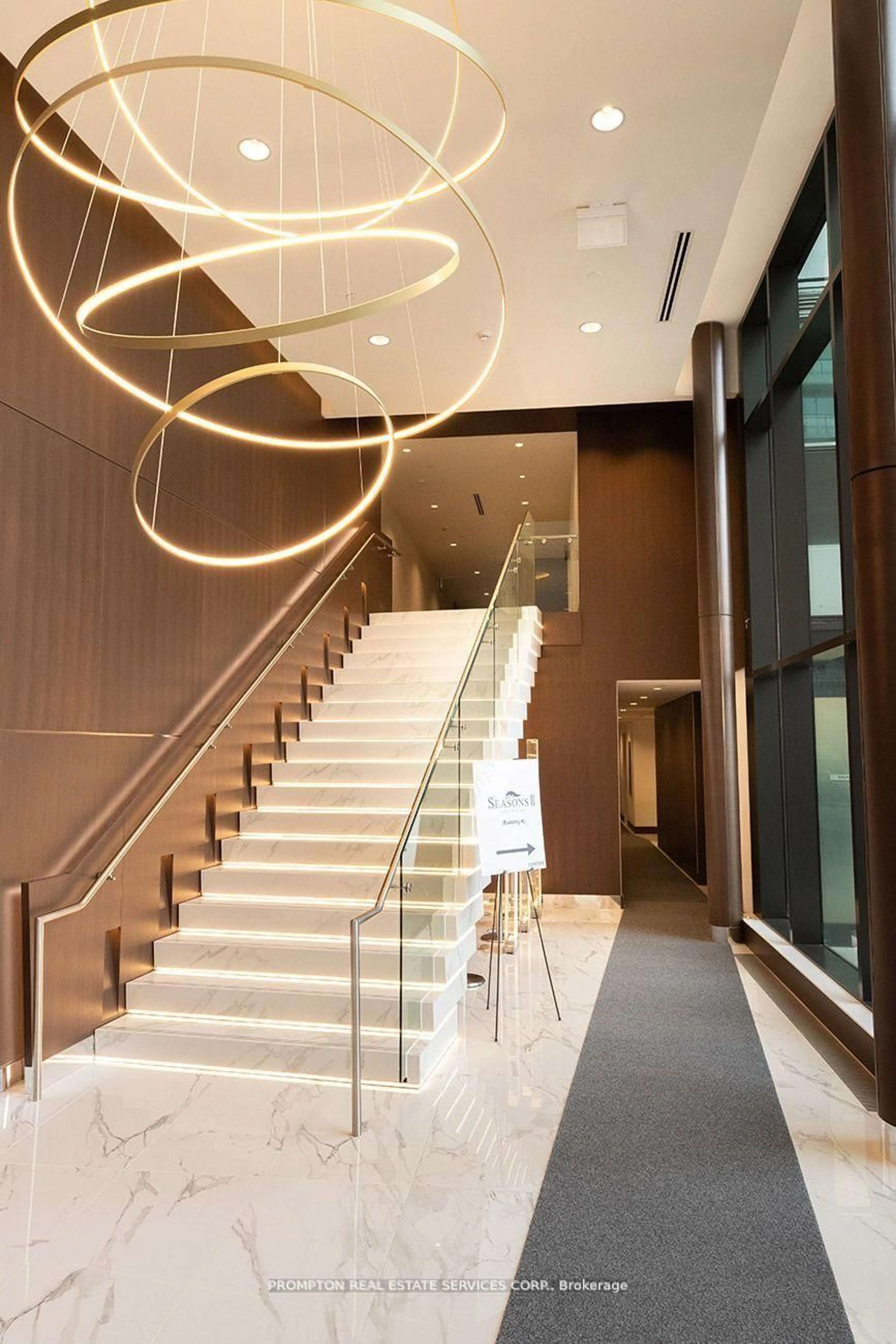 Indoor foyer for 85 MCMAHON Dr #711, Toronto Ontario M2K 0H1