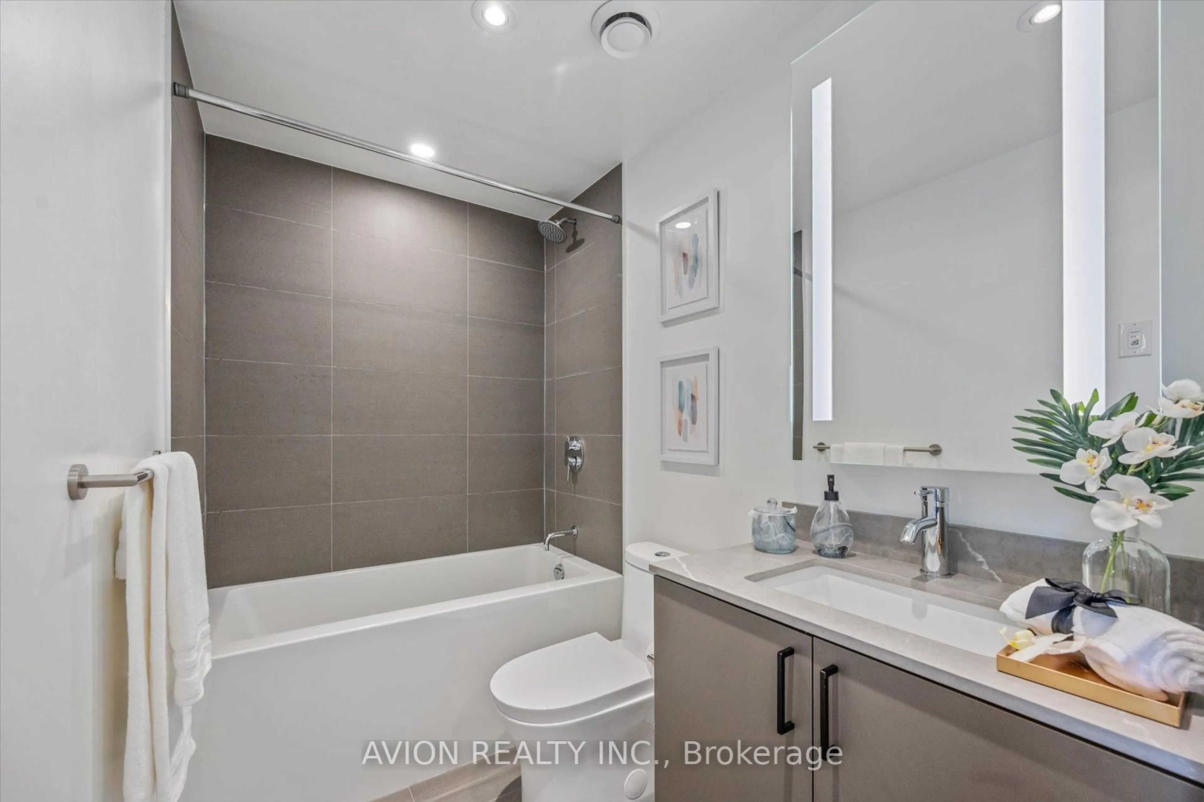 Standard bathroom, ceramic/tile floor for 135 East Liberty St #2609, Toronto Ontario M6K 0G7