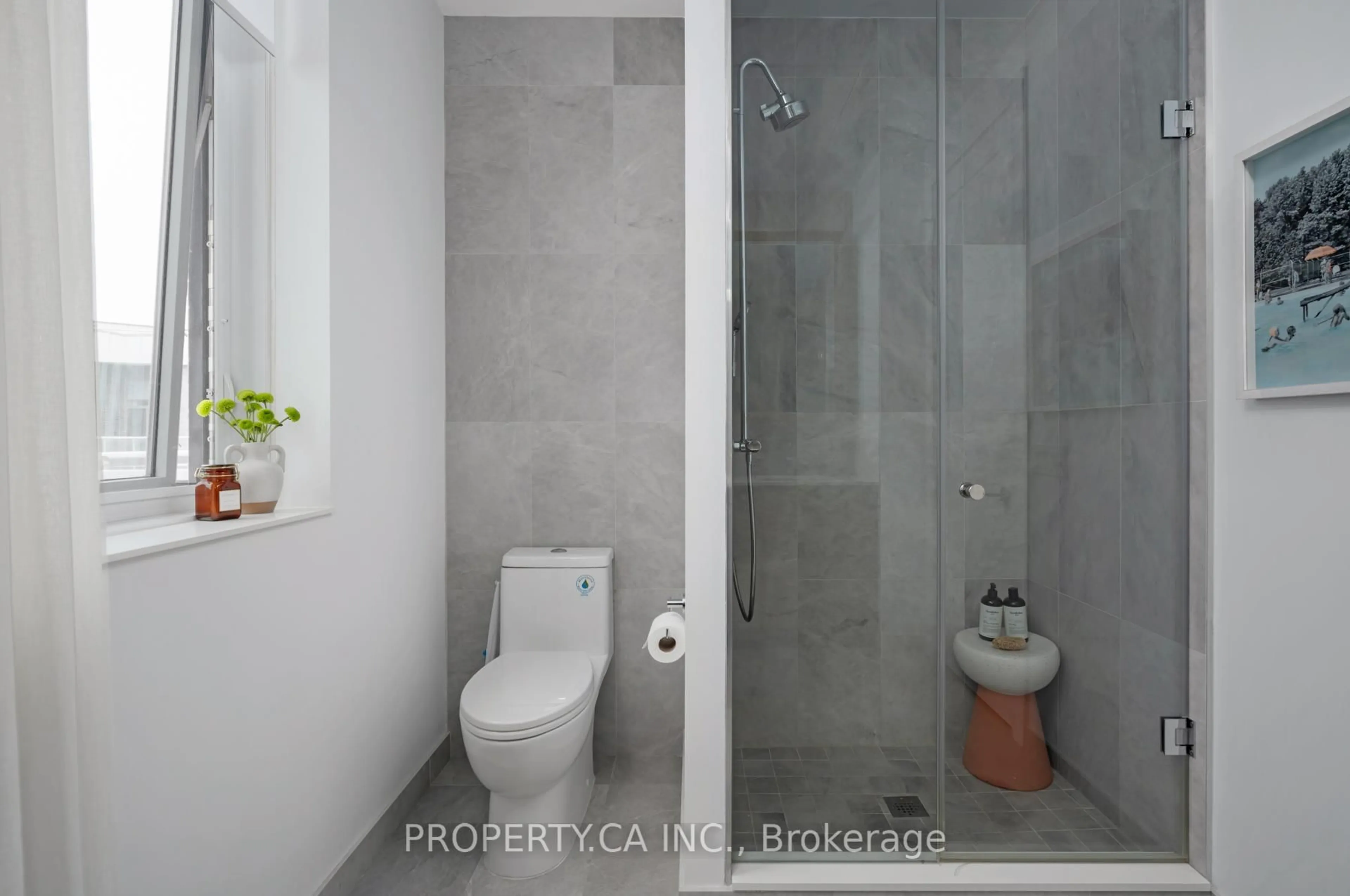 Standard bathroom, ceramic/tile floor for 1 Edgewater Dr #SPH12, Toronto Ontario M5A 0L1