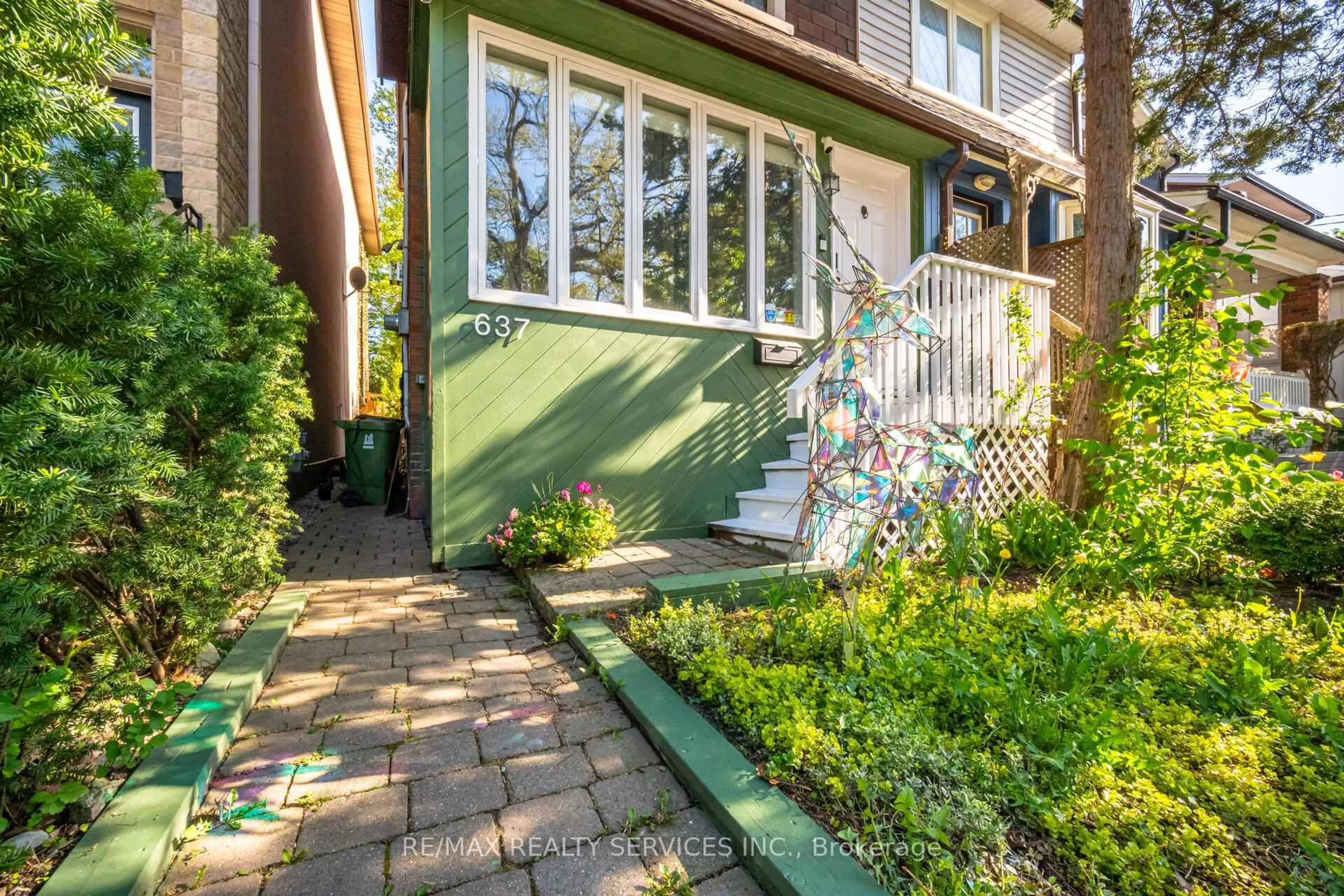 Patio, street for 637 Hillsdale Ave, Toronto Ontario M4S 1V4