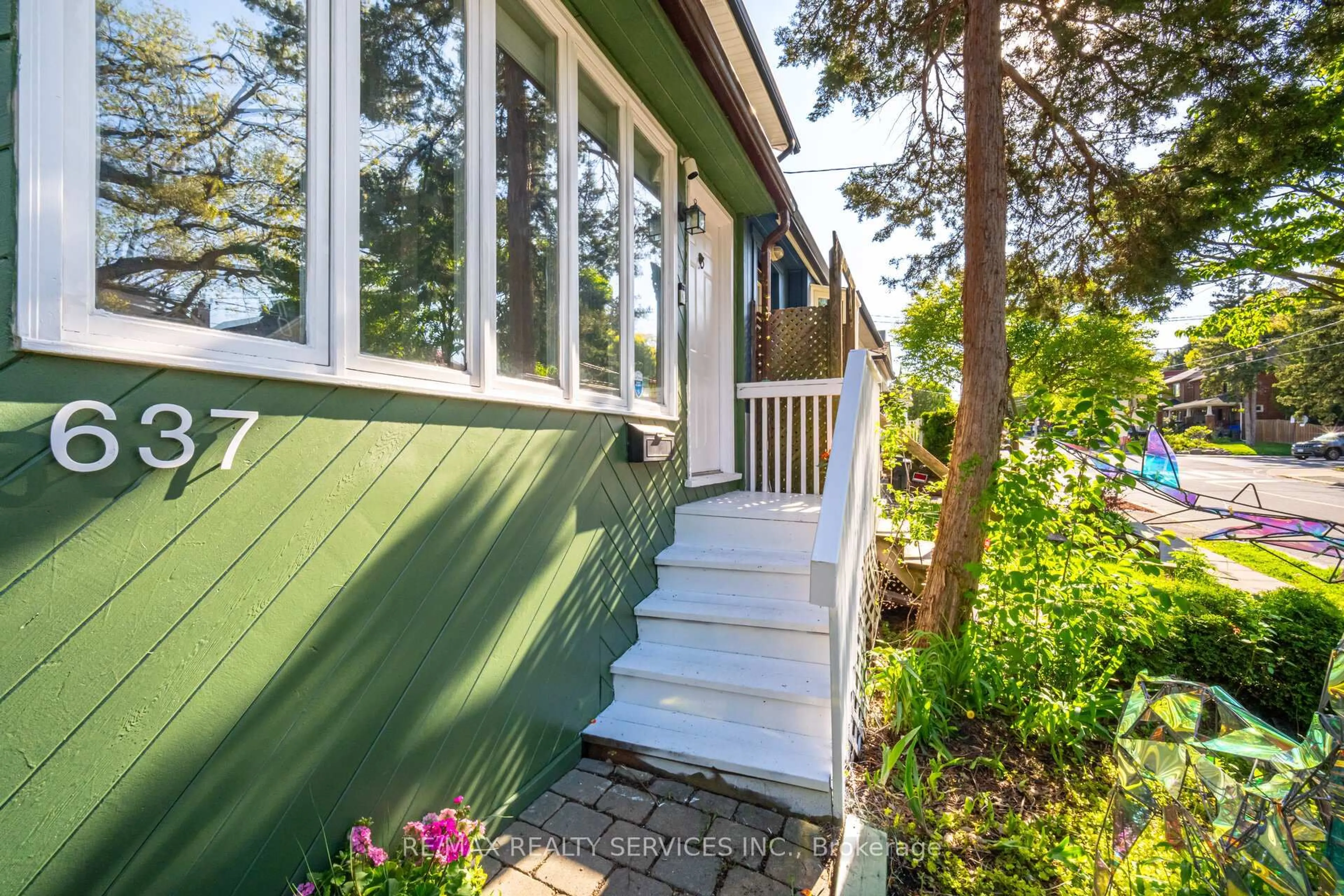 Patio, street for 637 Hillsdale Ave, Toronto Ontario M4S 1V4