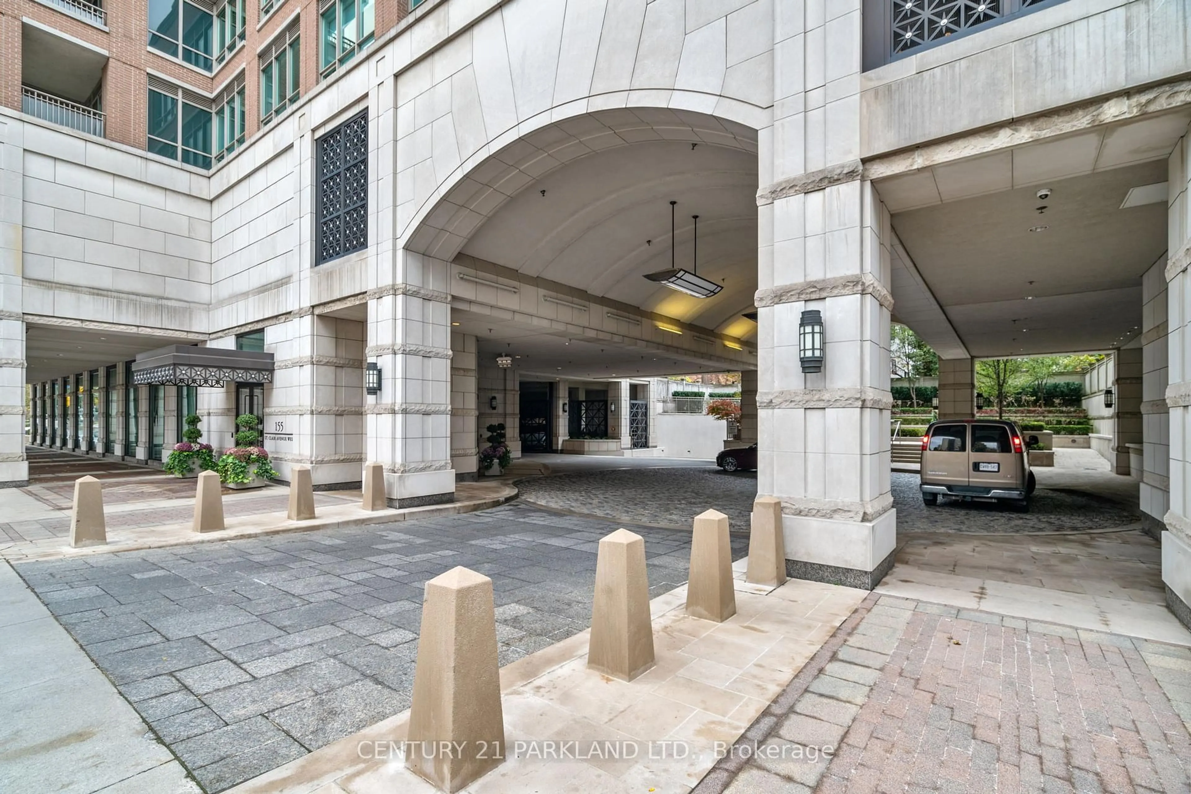 Indoor foyer for 155 St Clair Ave #409, Toronto Ontario M4V 0A1